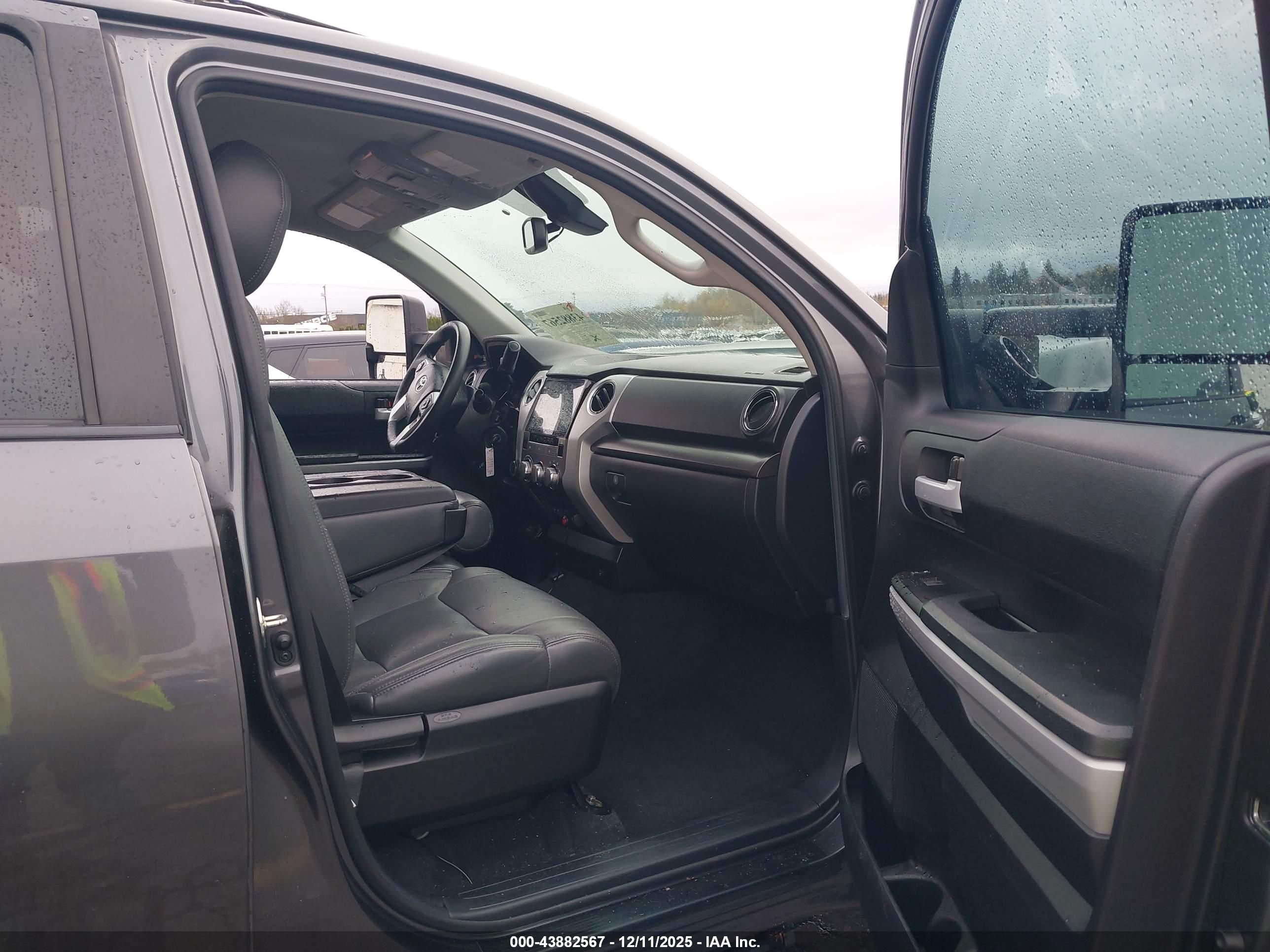 TOYOTA TUNDRA image 5
