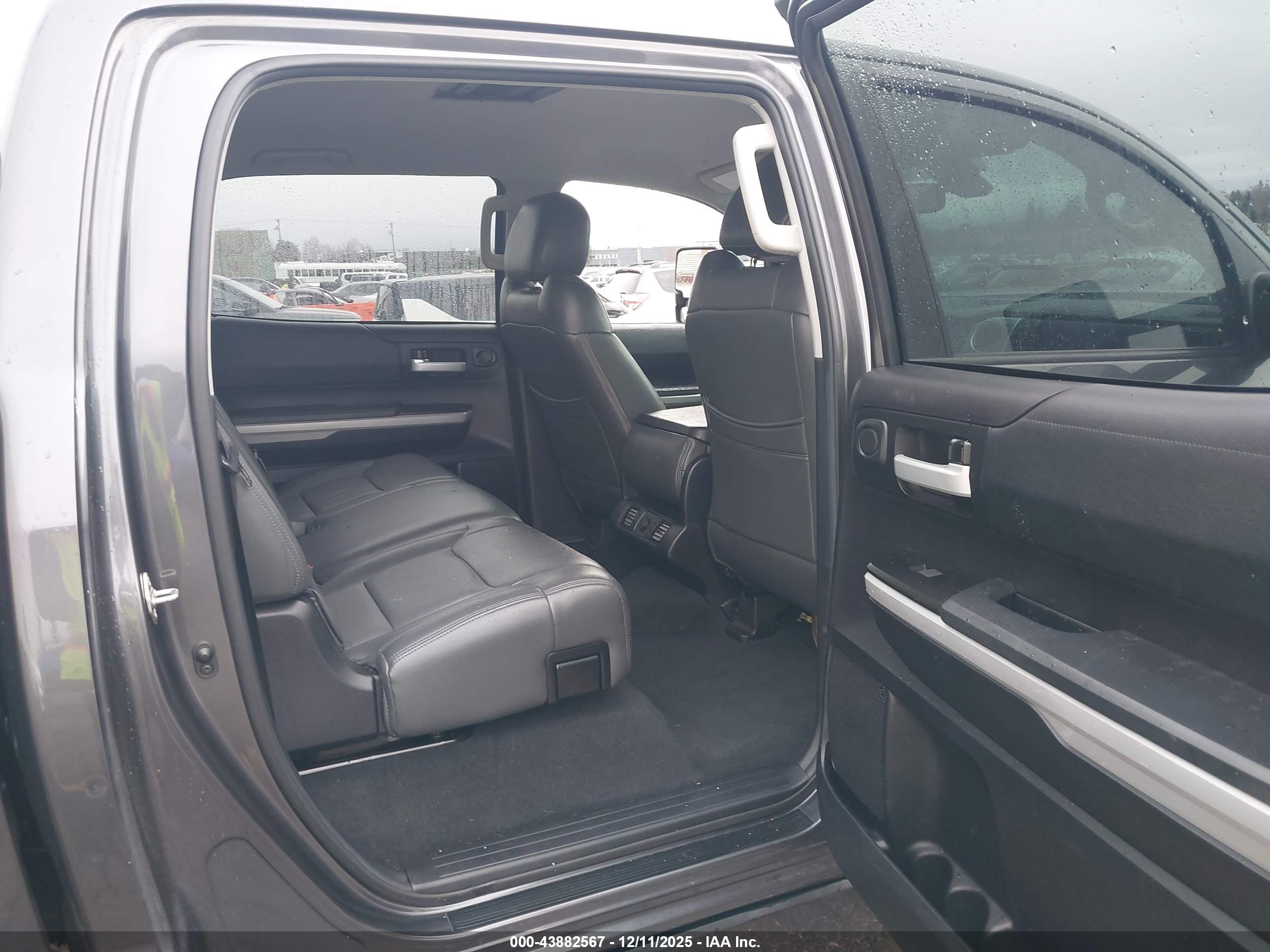 TOYOTA TUNDRA image 8