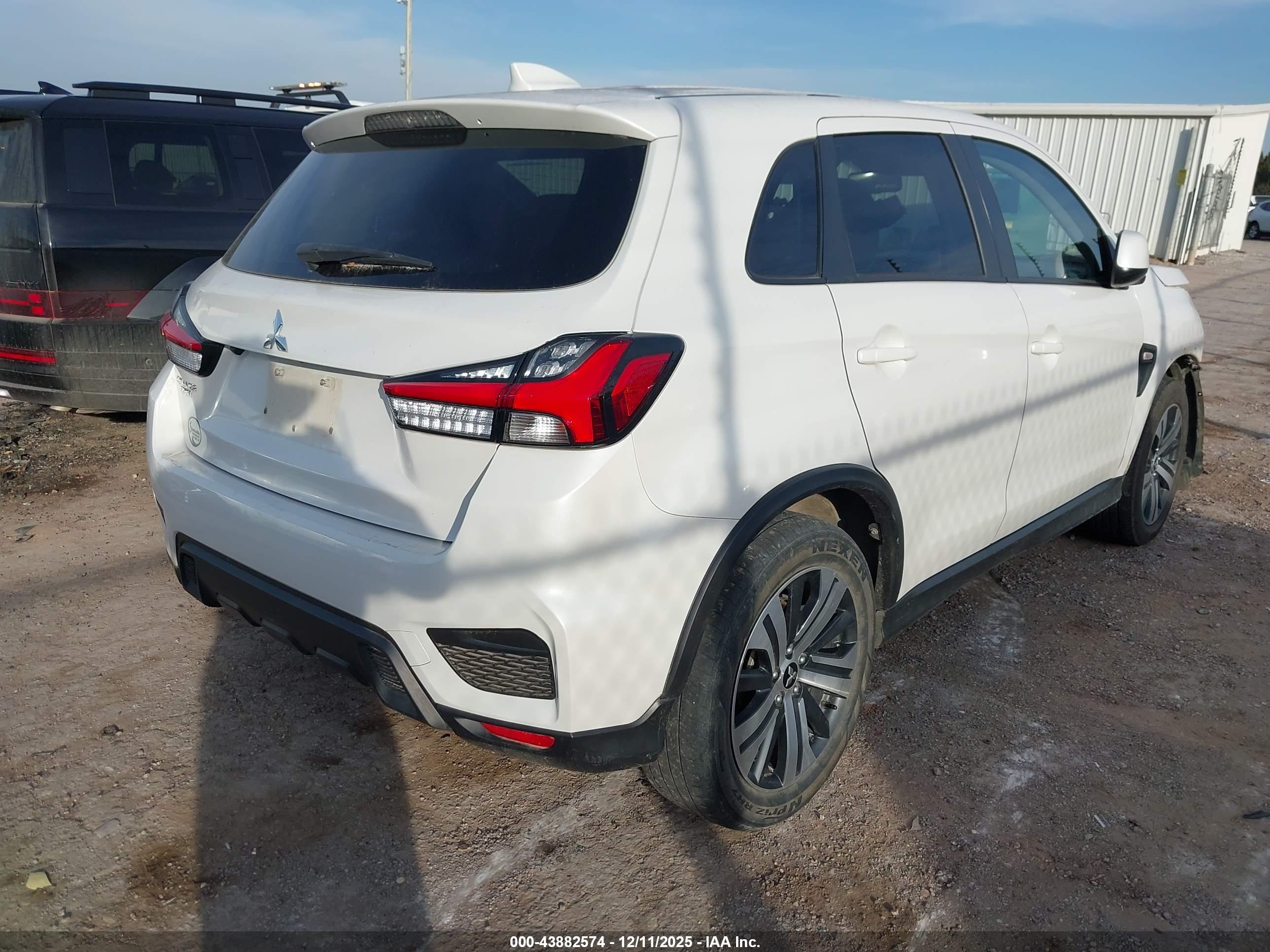 MITSUBISHI OUTLANDER image 4