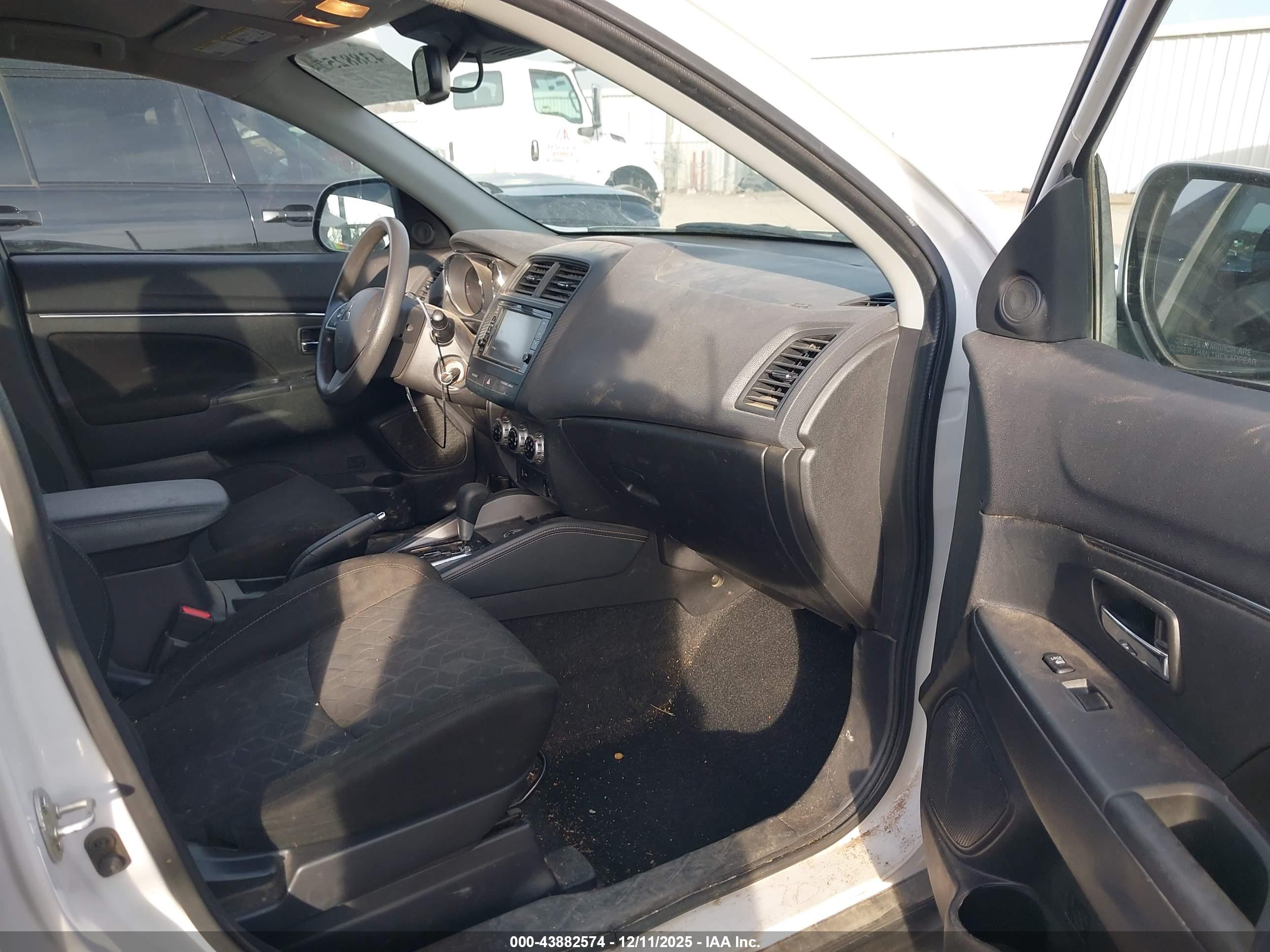 MITSUBISHI OUTLANDER image 5