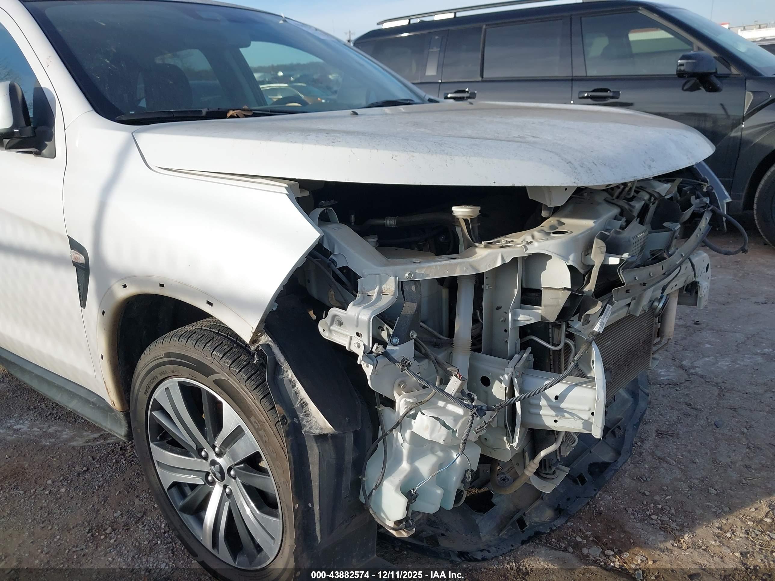 MITSUBISHI OUTLANDER image 6