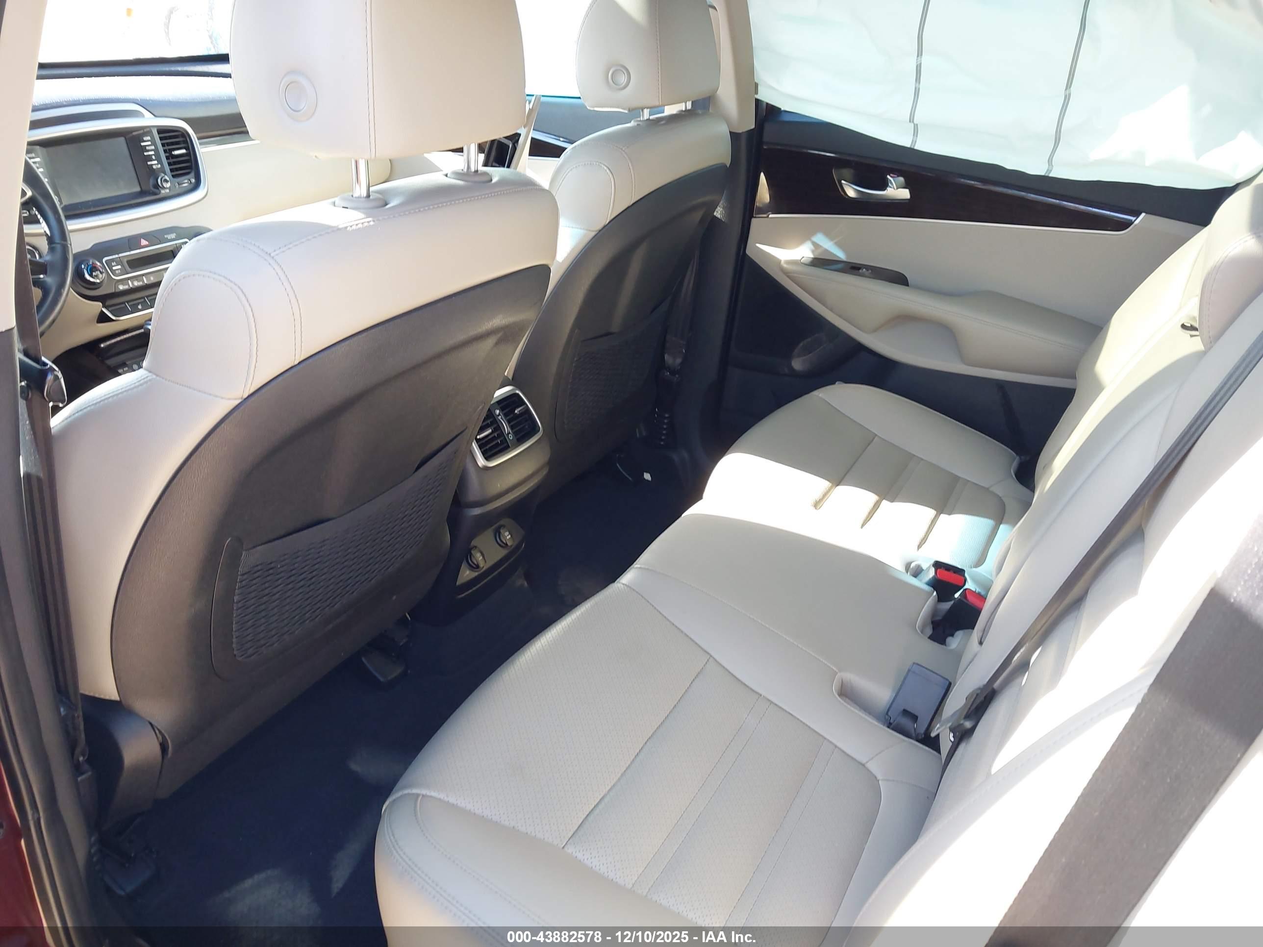 KIA SORENTO image 8