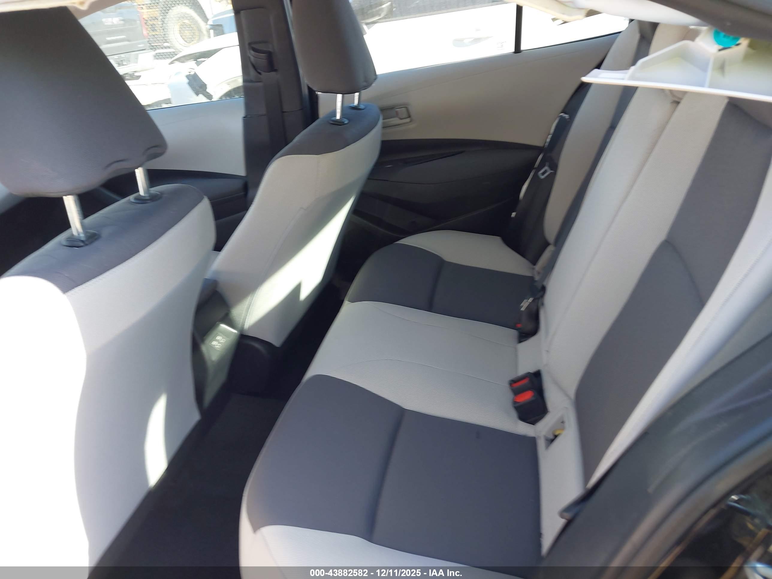 TOYOTA COROLLA image 8