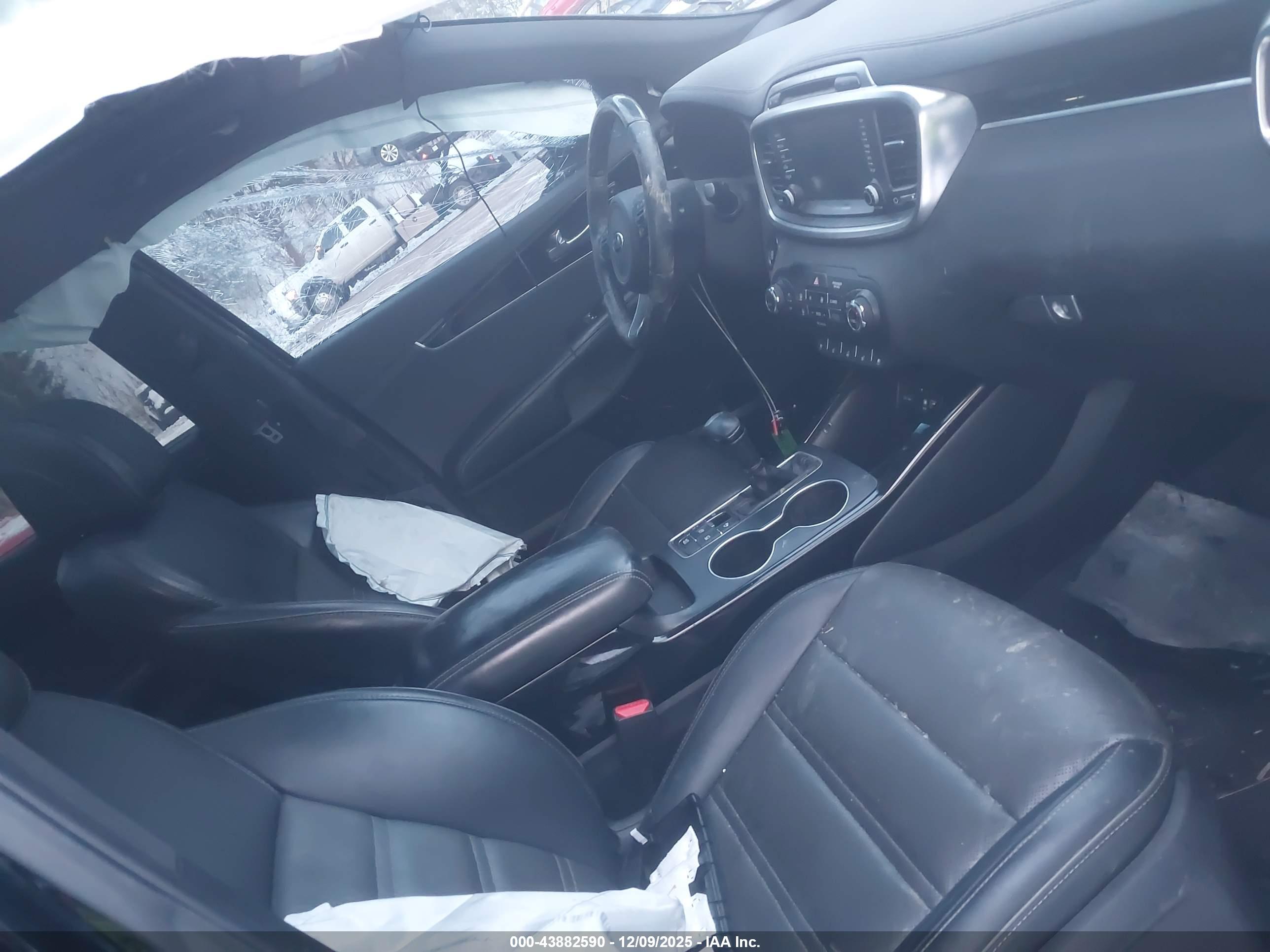 KIA SORENTO image 5