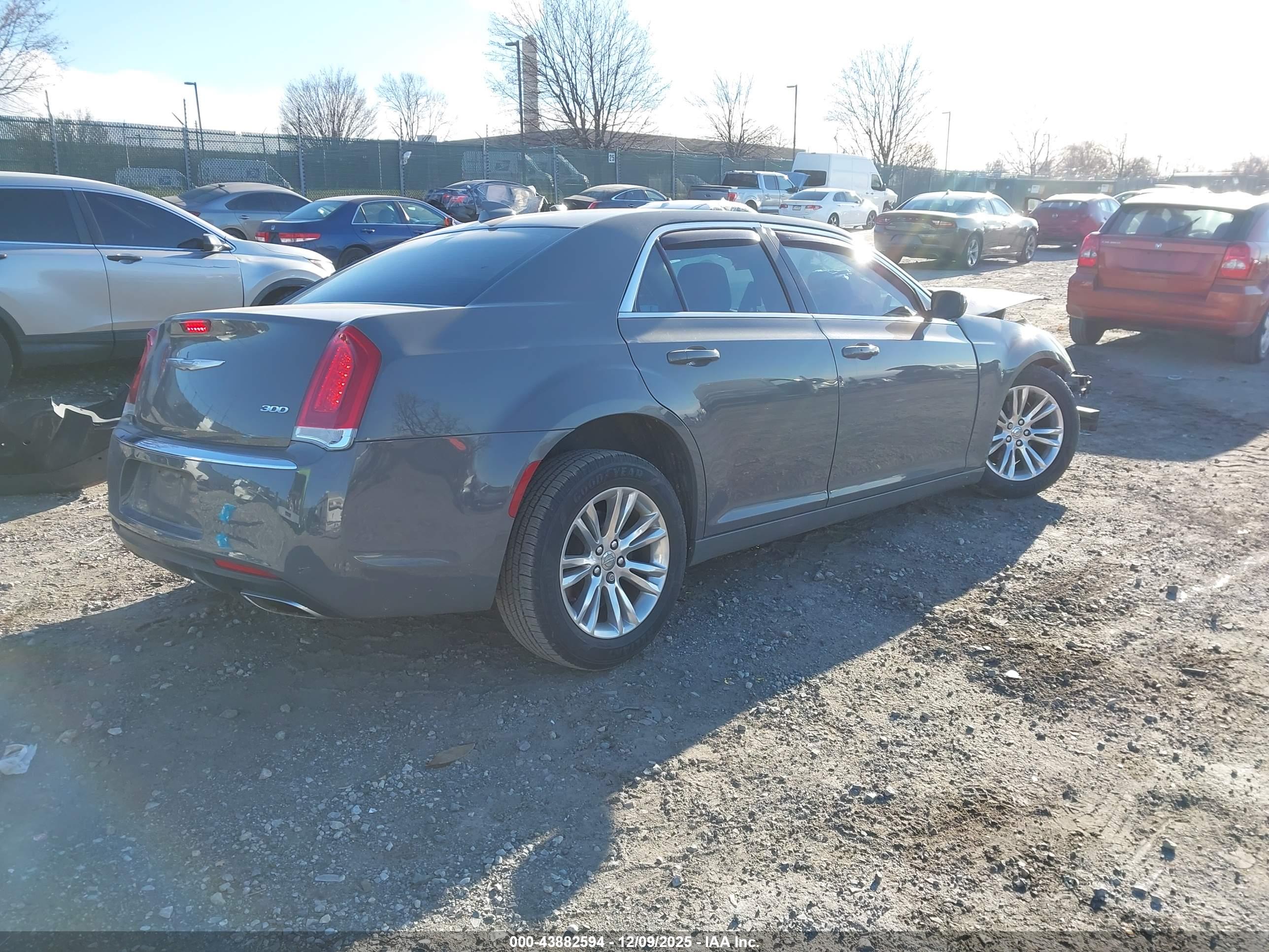 CHRYSLER 300 image 4