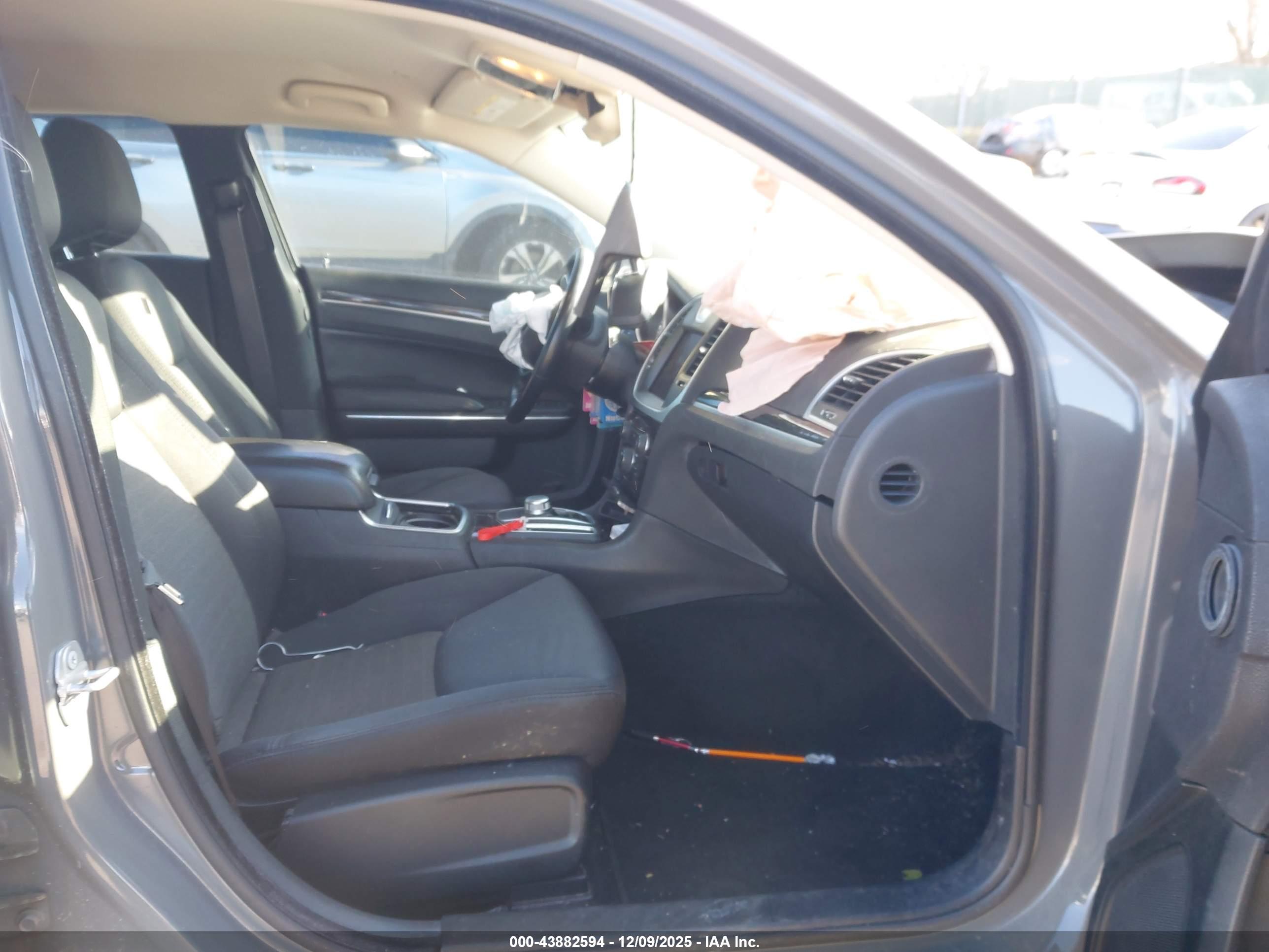 CHRYSLER 300 image 5
