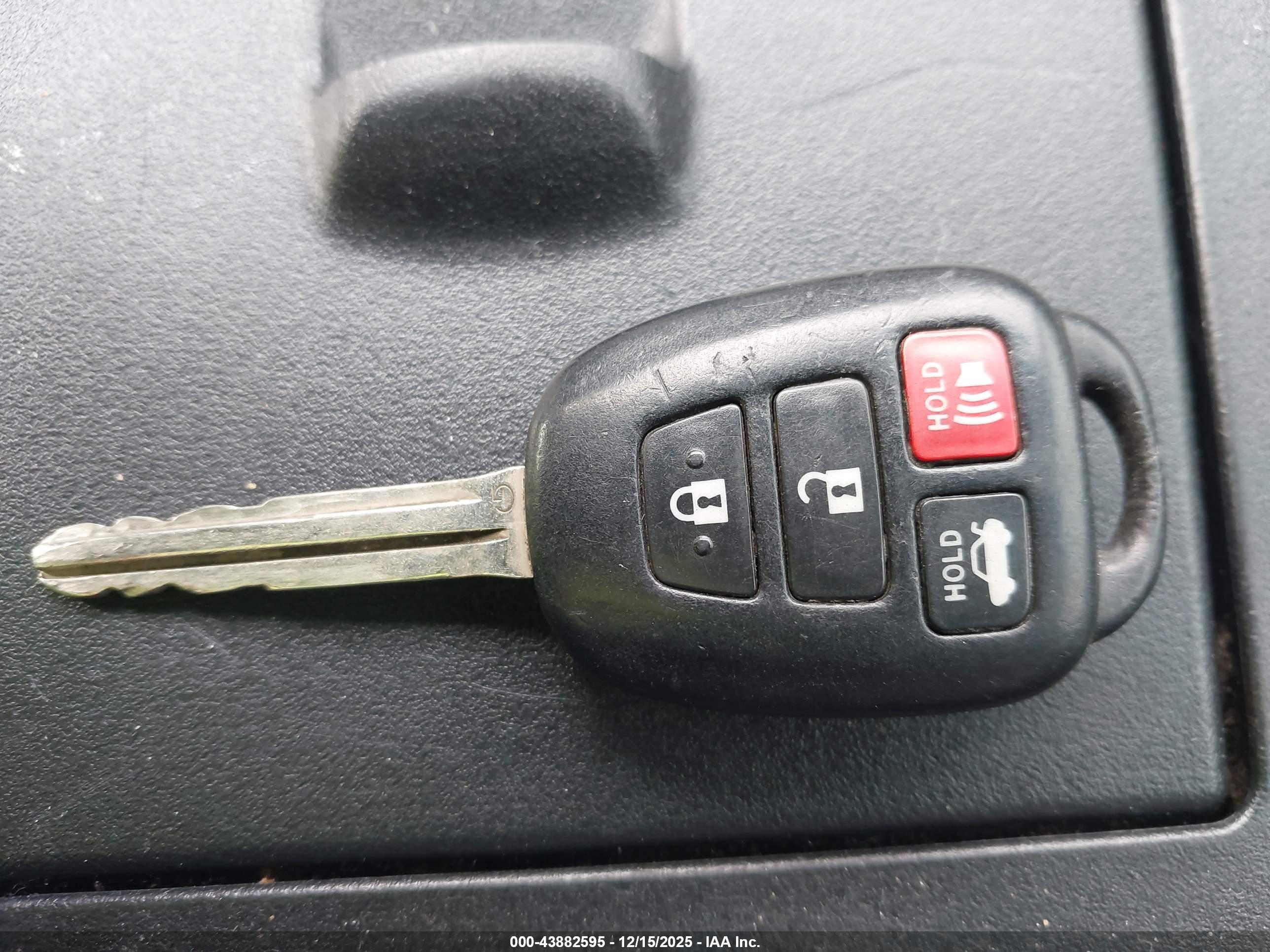 TOYOTA CAMRY image 11