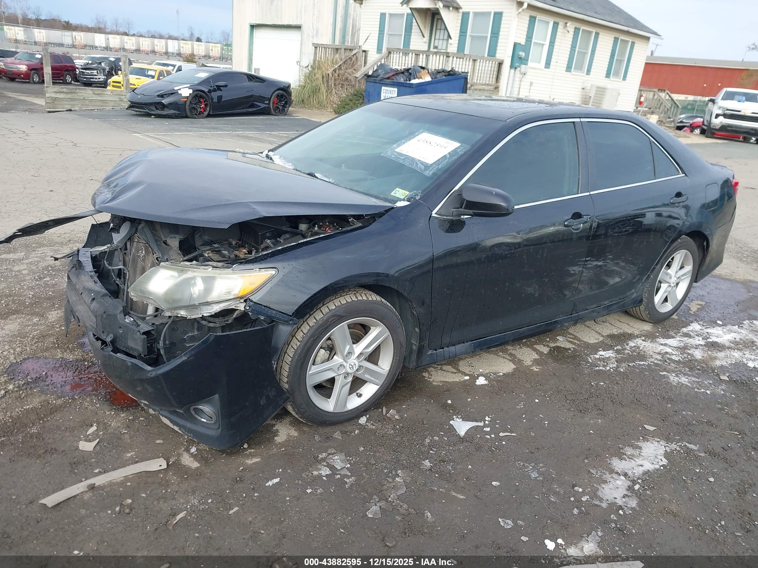 TOYOTA CAMRY image 2