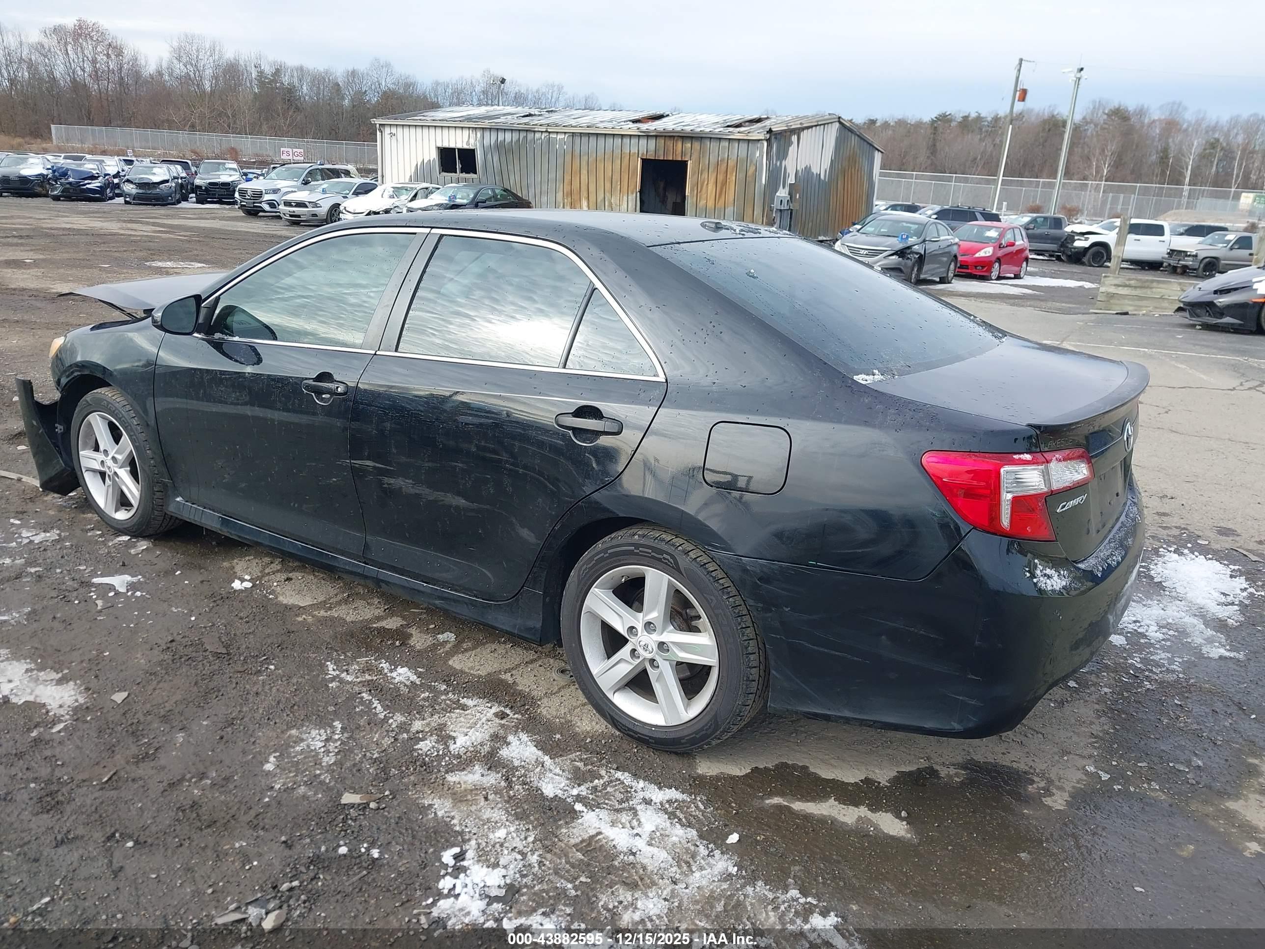 TOYOTA CAMRY image 3