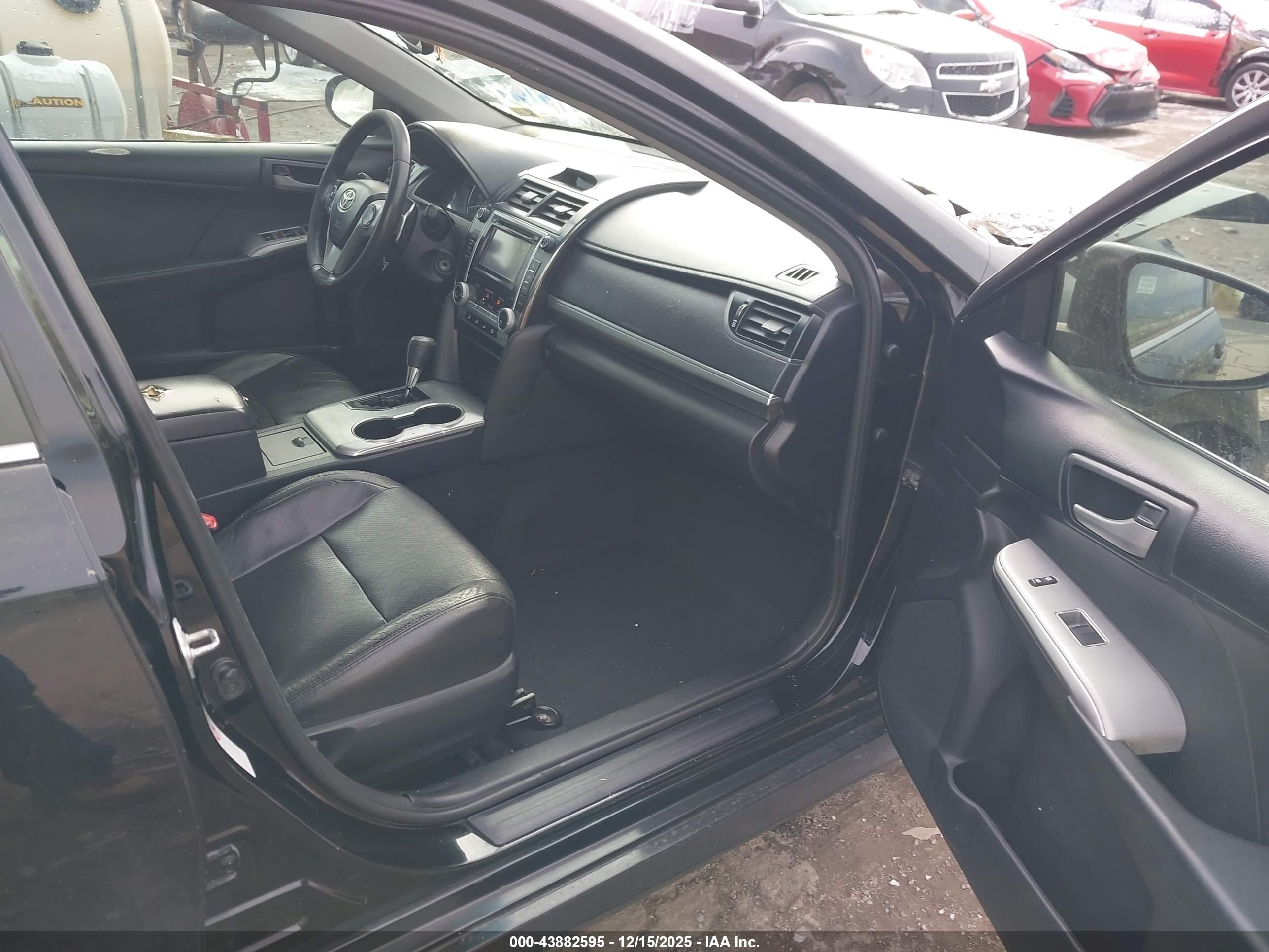 TOYOTA CAMRY image 5