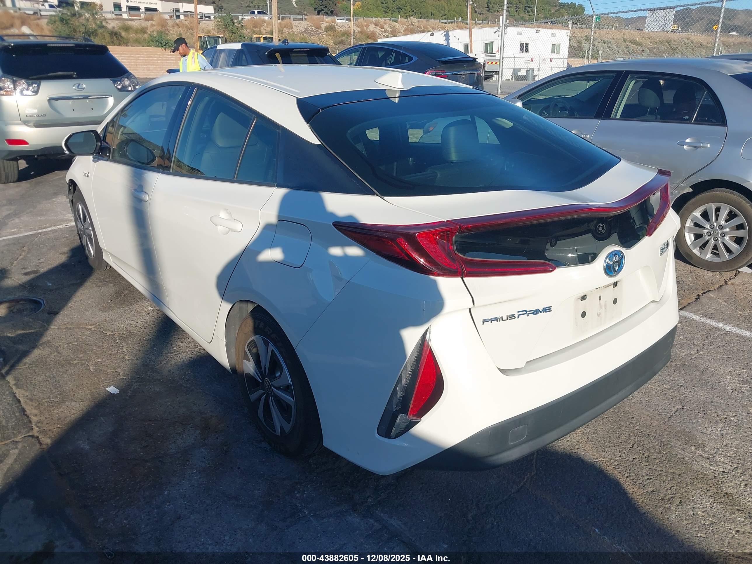 TOYOTA PRIUS image 3