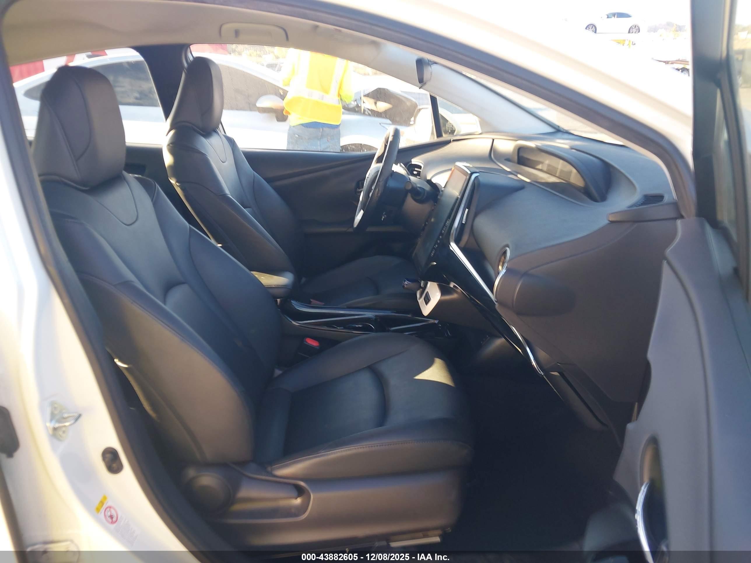 TOYOTA PRIUS image 5