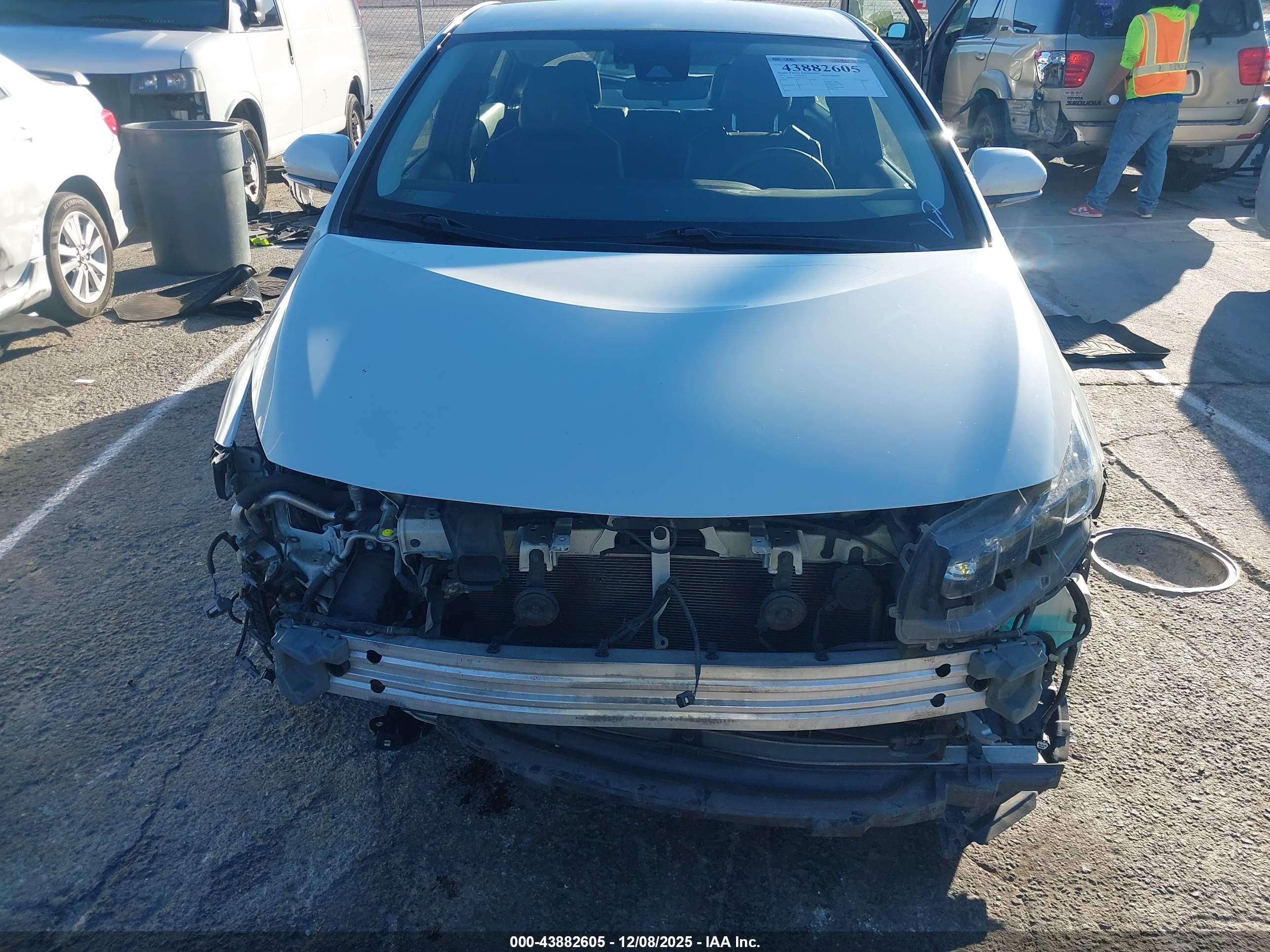 TOYOTA PRIUS image 6