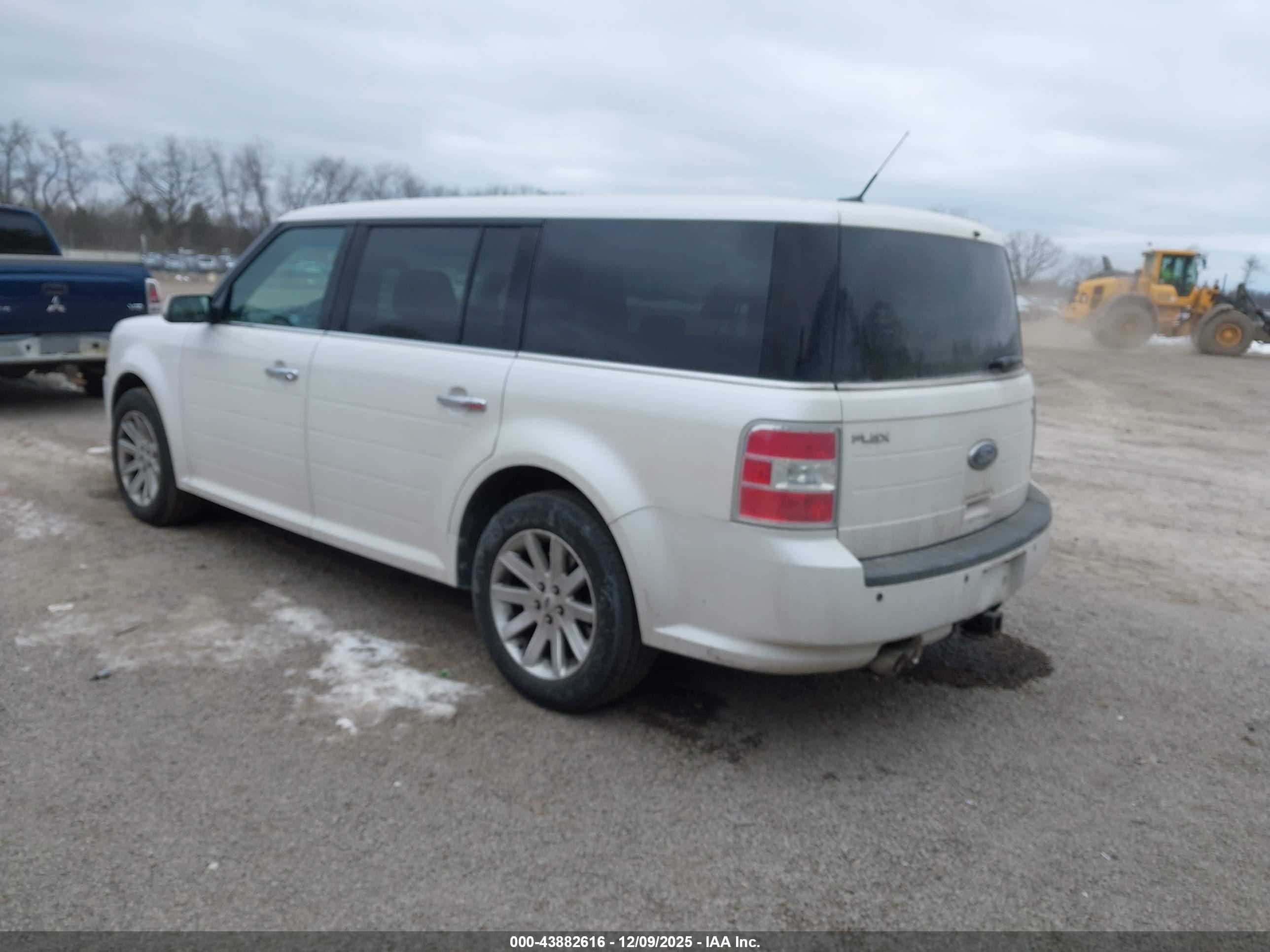 FORD FLEX image 3