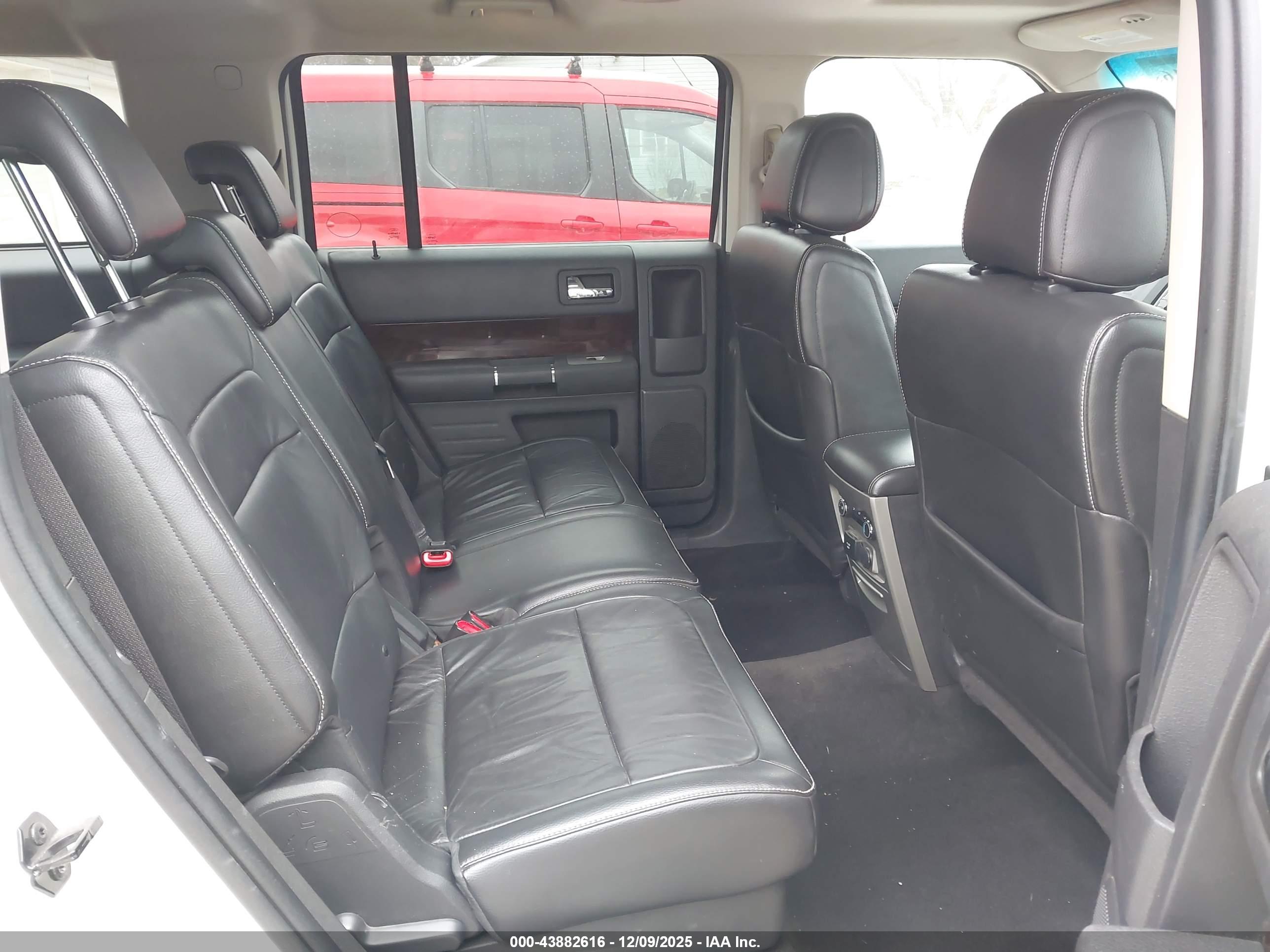 FORD FLEX image 8