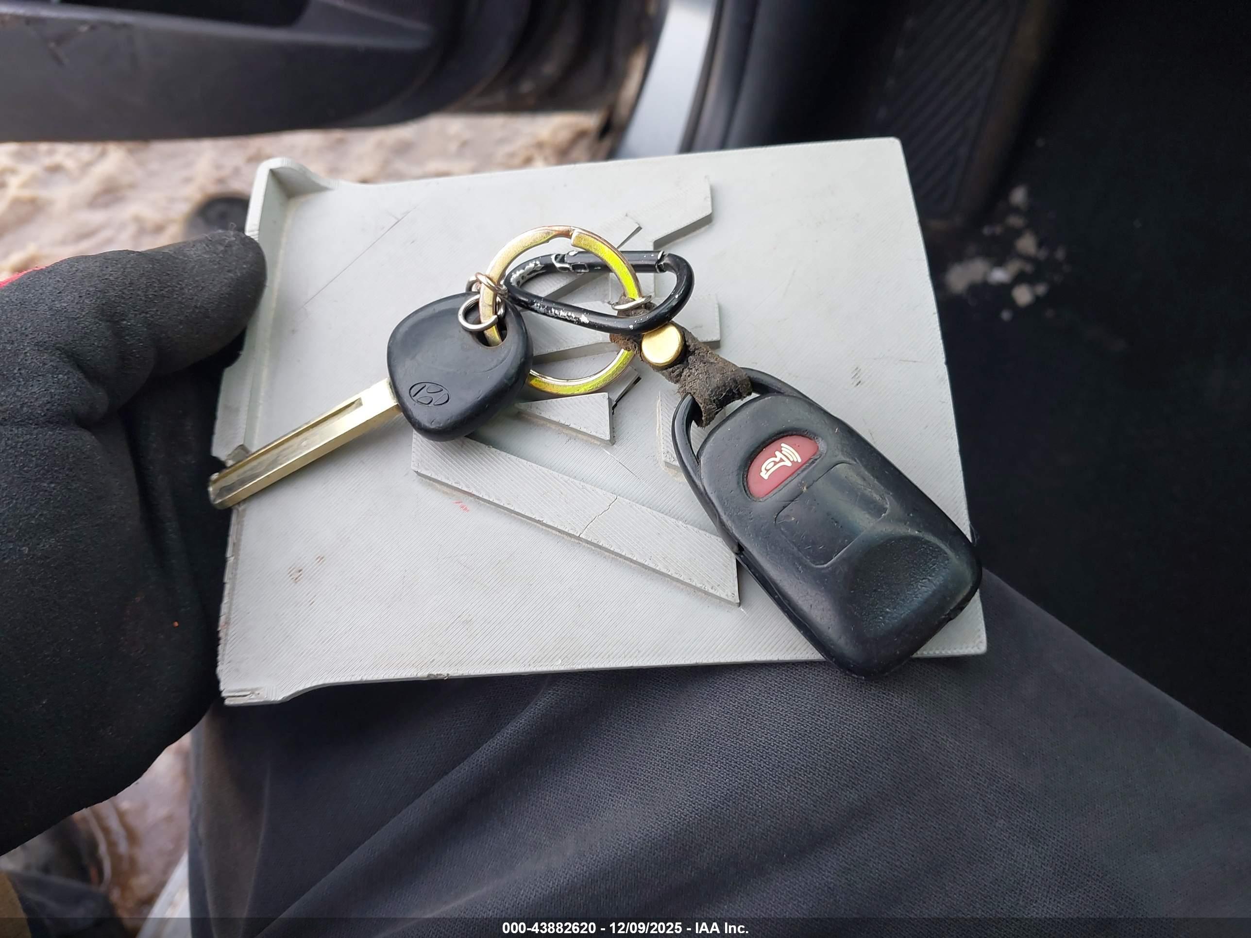 HYUNDAI ACCENT image 11