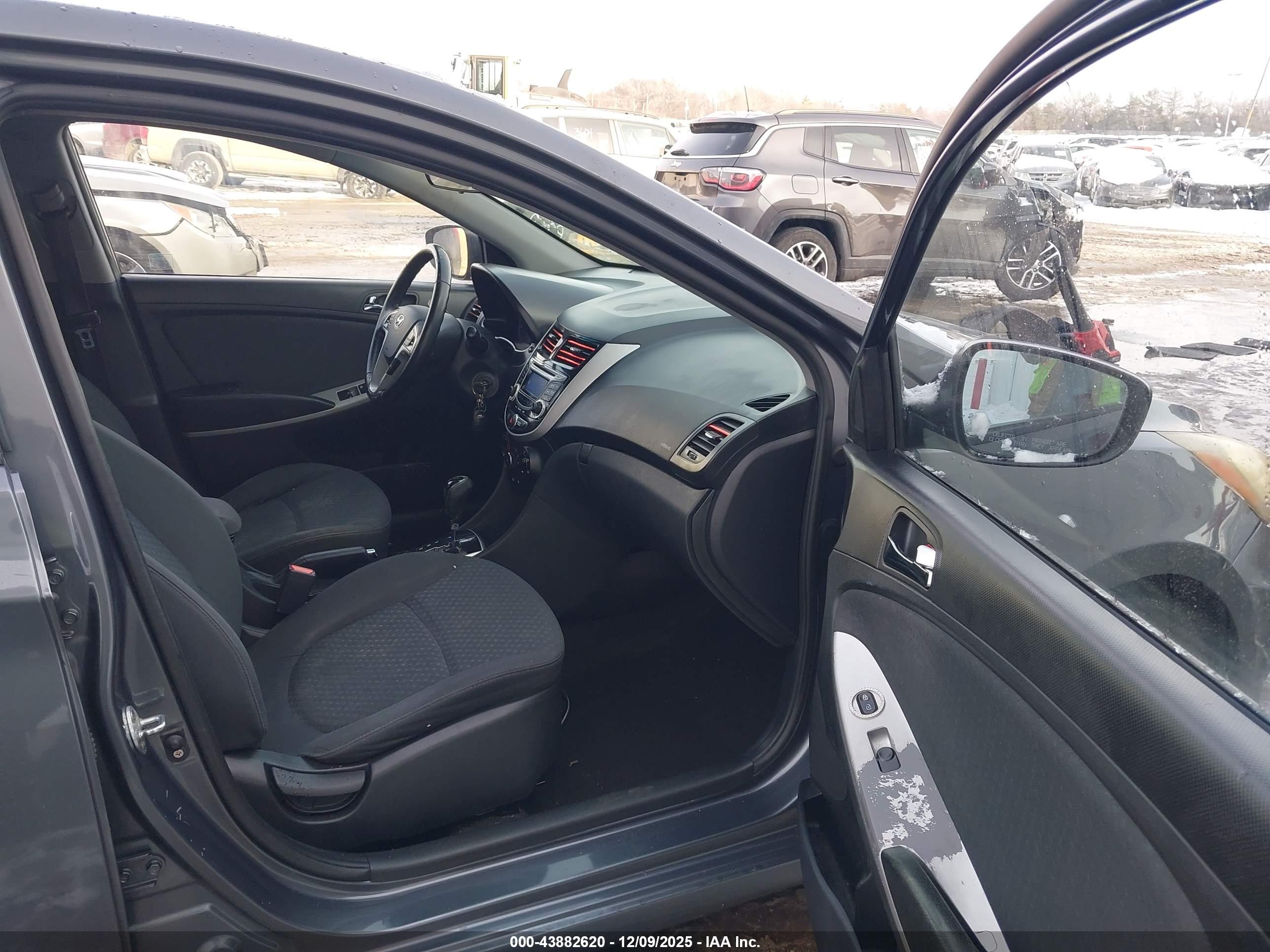 HYUNDAI ACCENT image 5