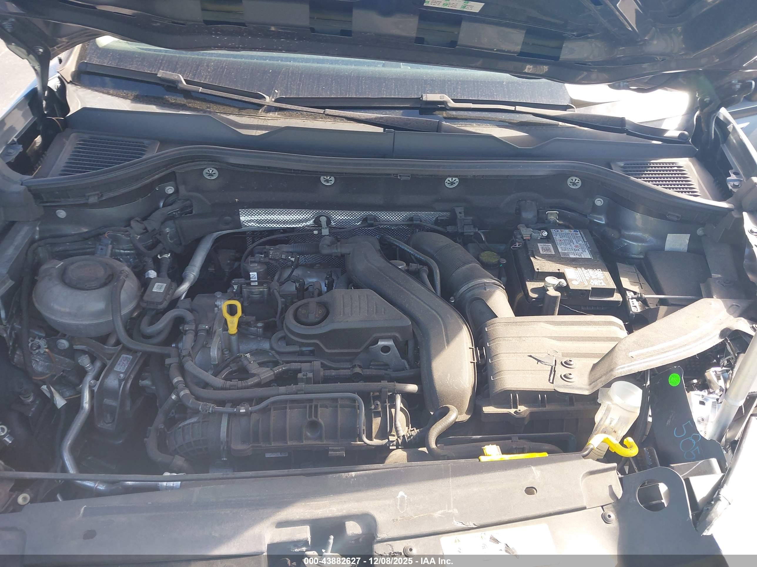 VOLKSWAGEN TAOS image 10