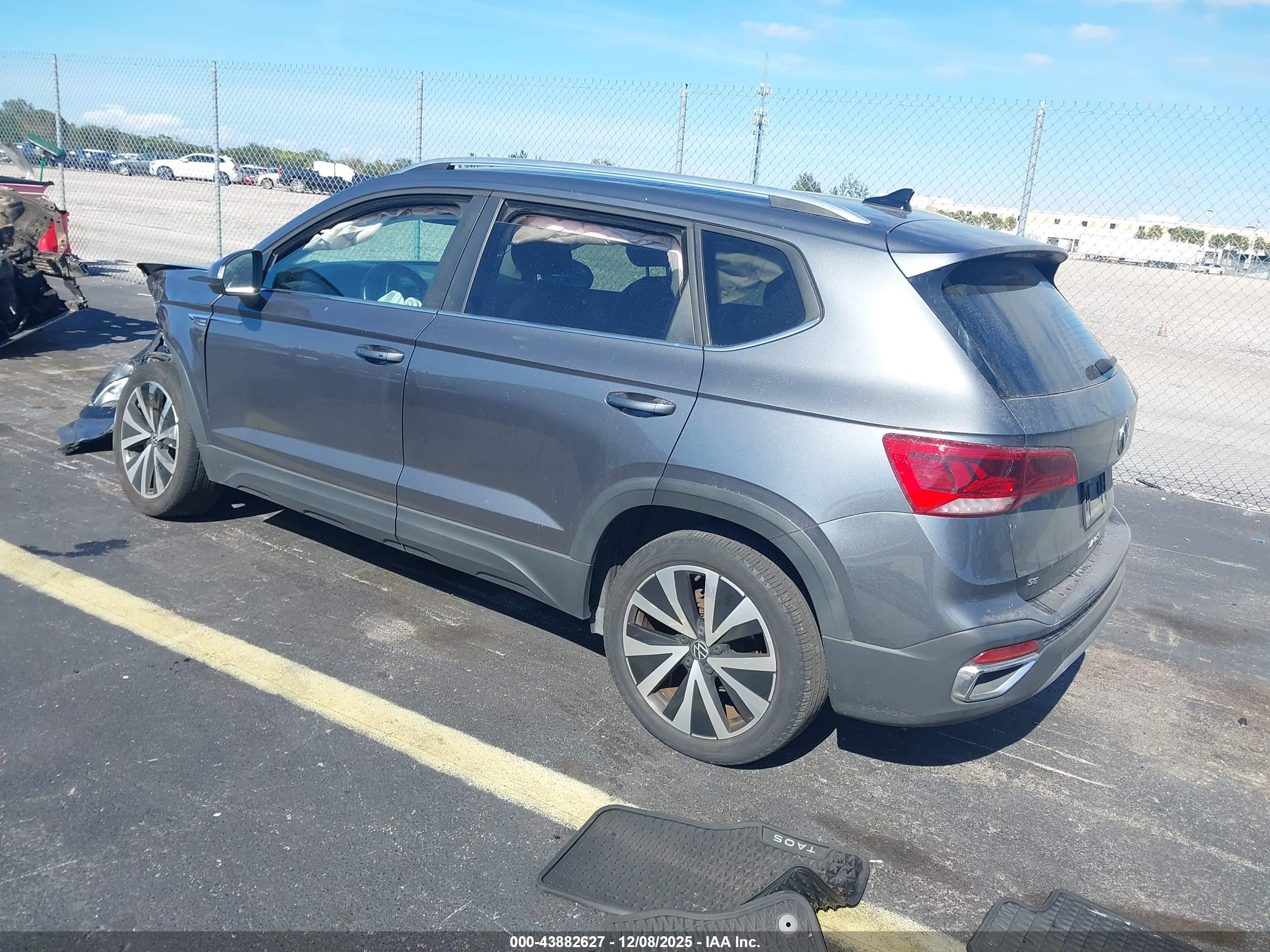 VOLKSWAGEN TAOS image 3