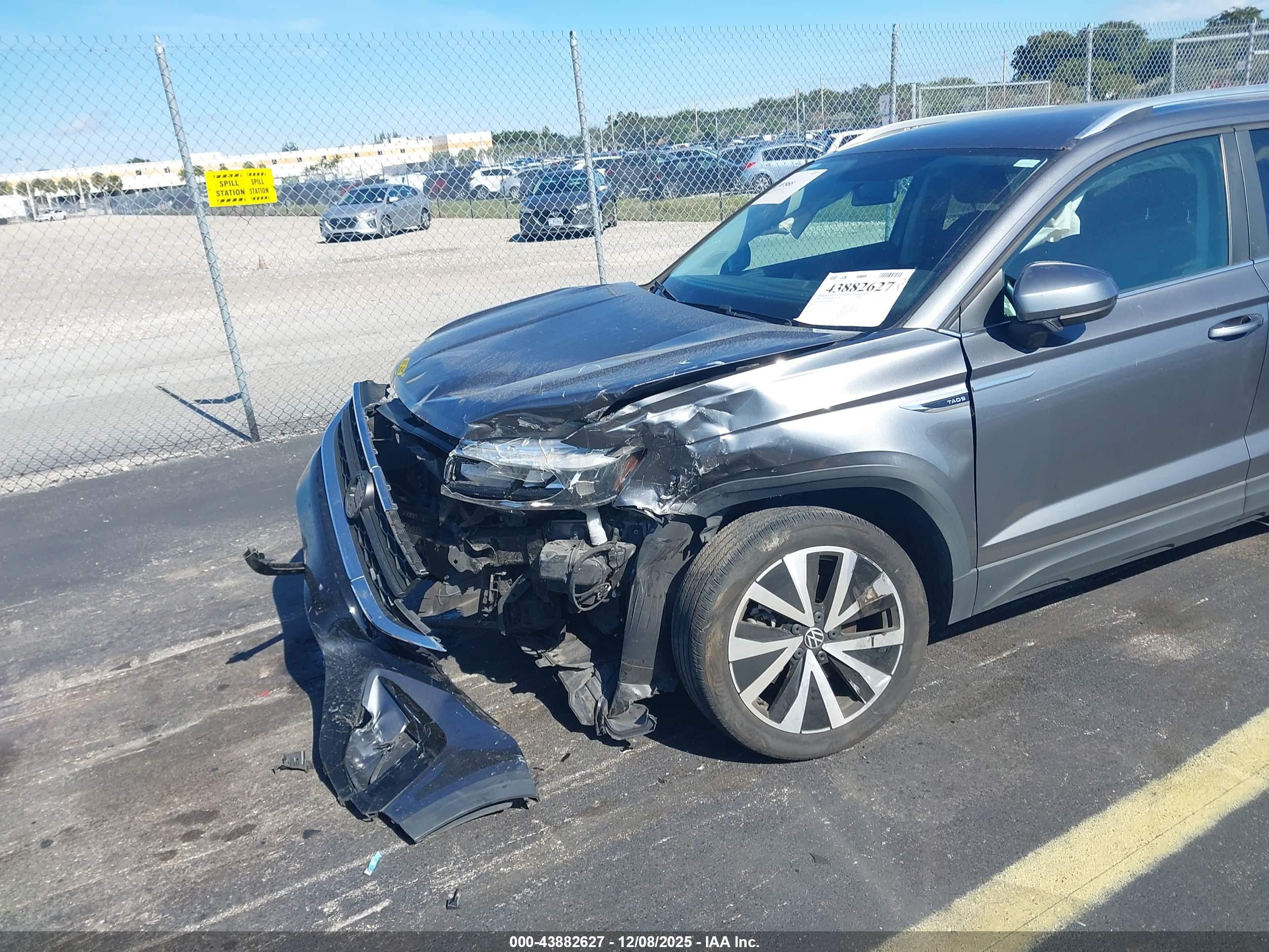 VOLKSWAGEN TAOS image 6