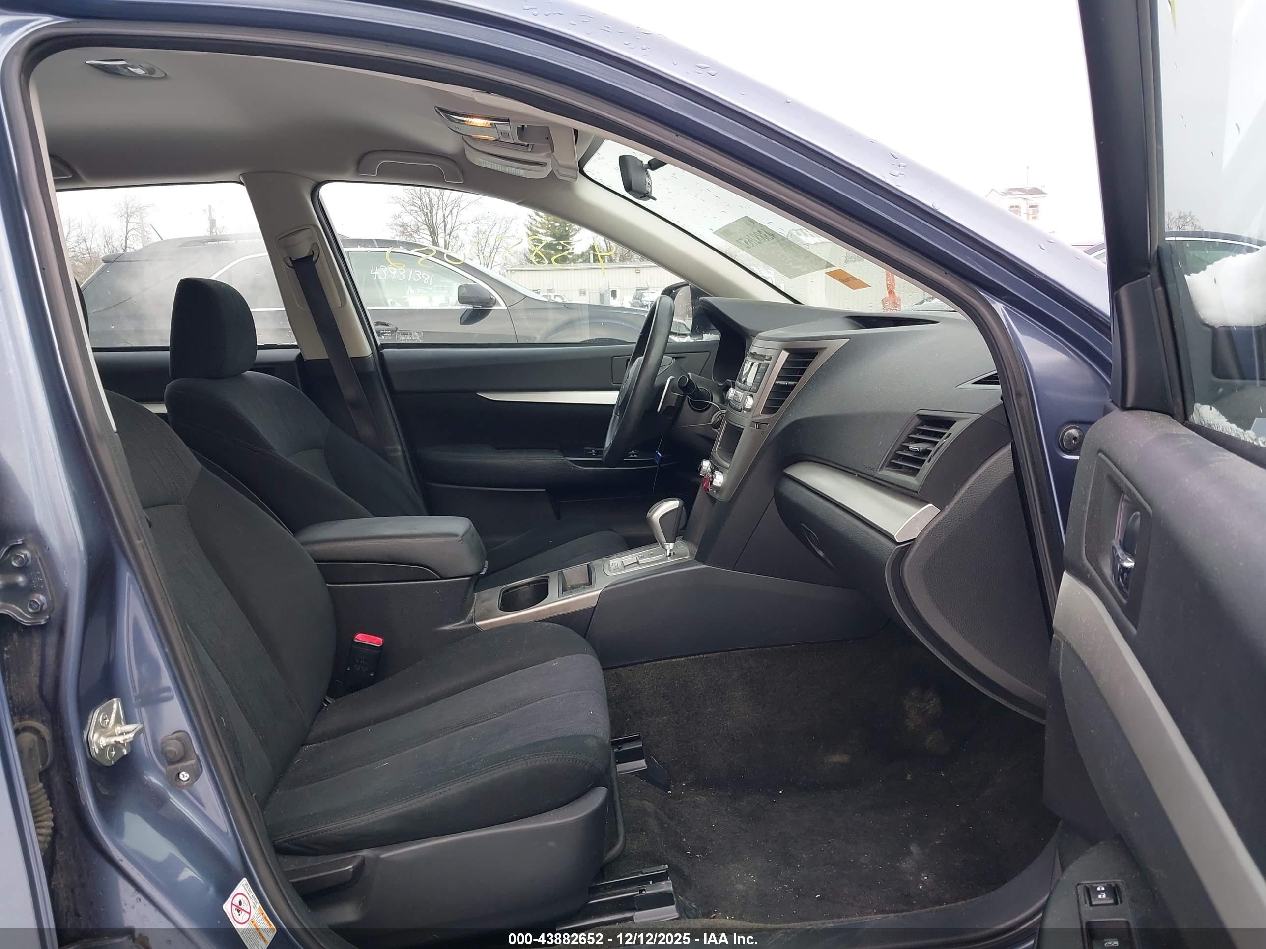 SUBARU OUTBACK image 5