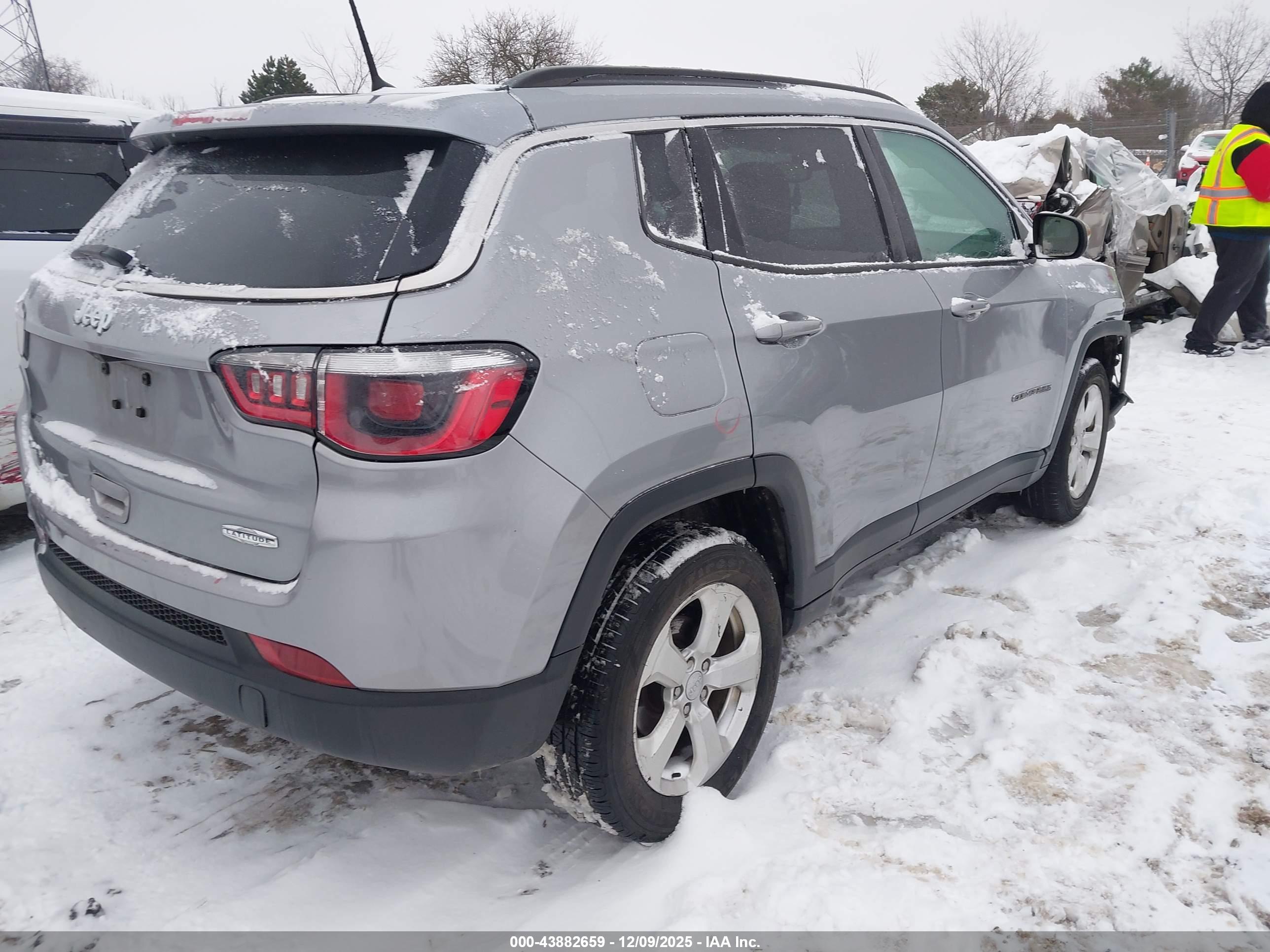 JEEP COMPASS image 4