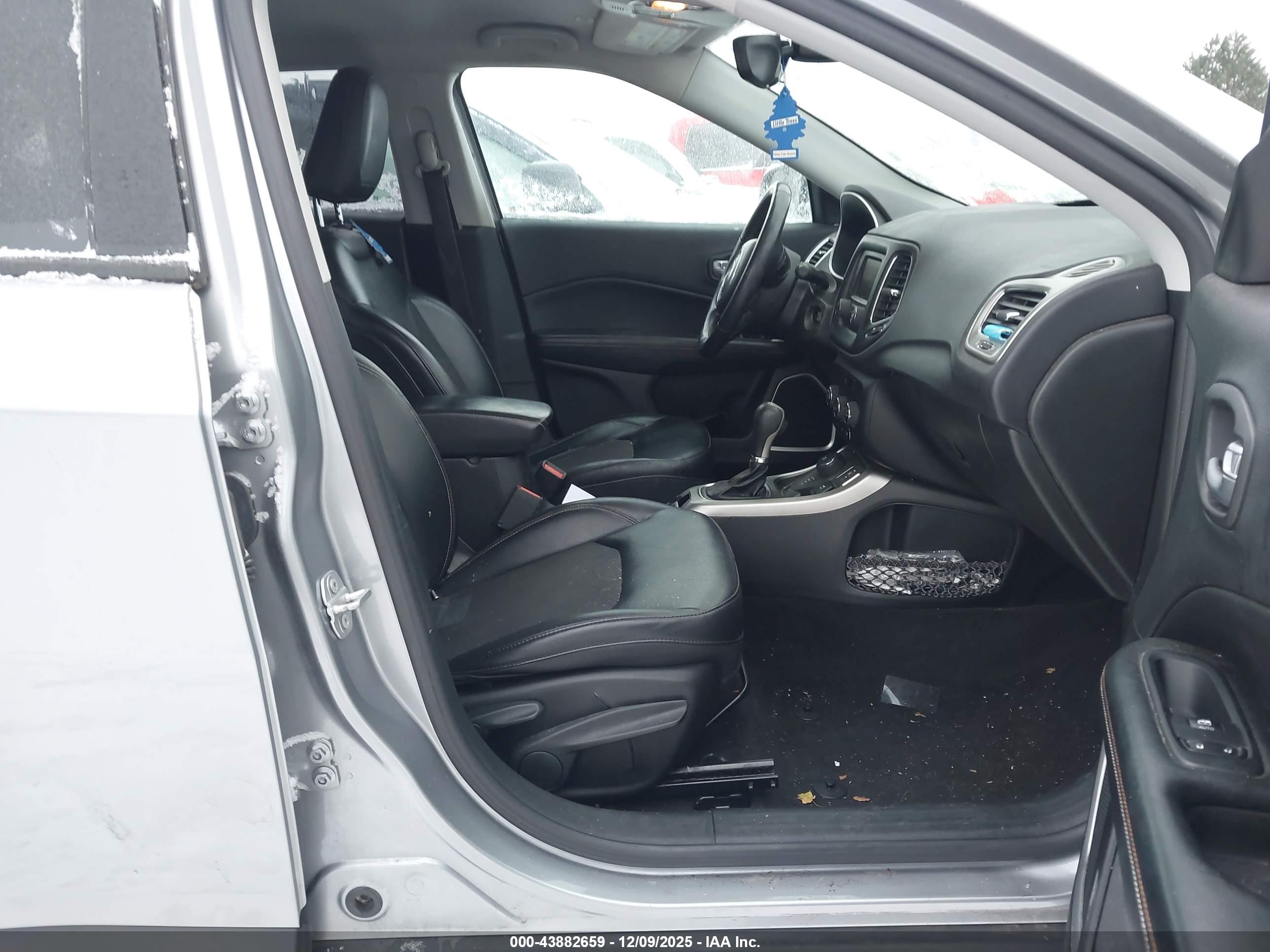 JEEP COMPASS image 5