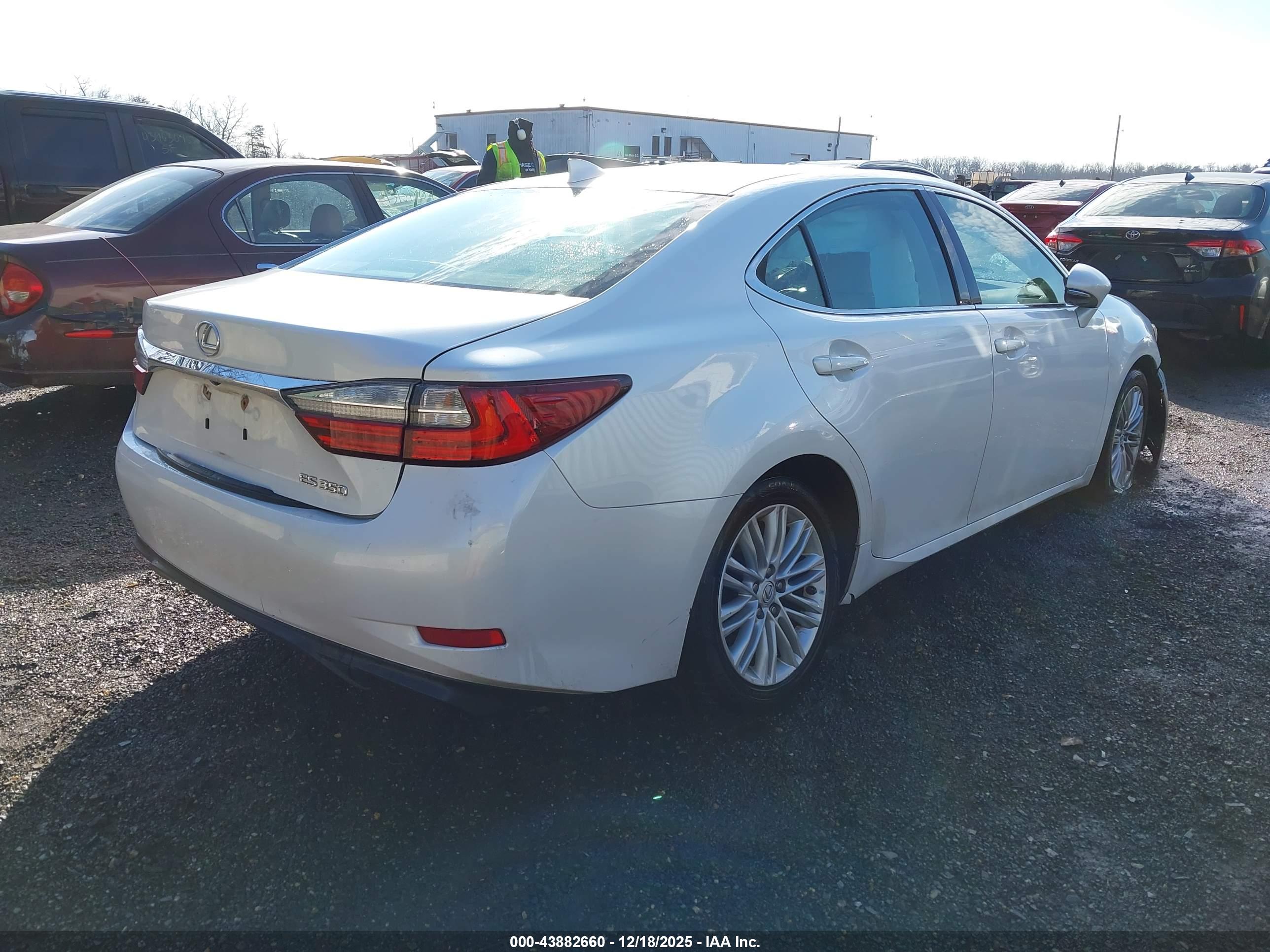 LEXUS ES image 4