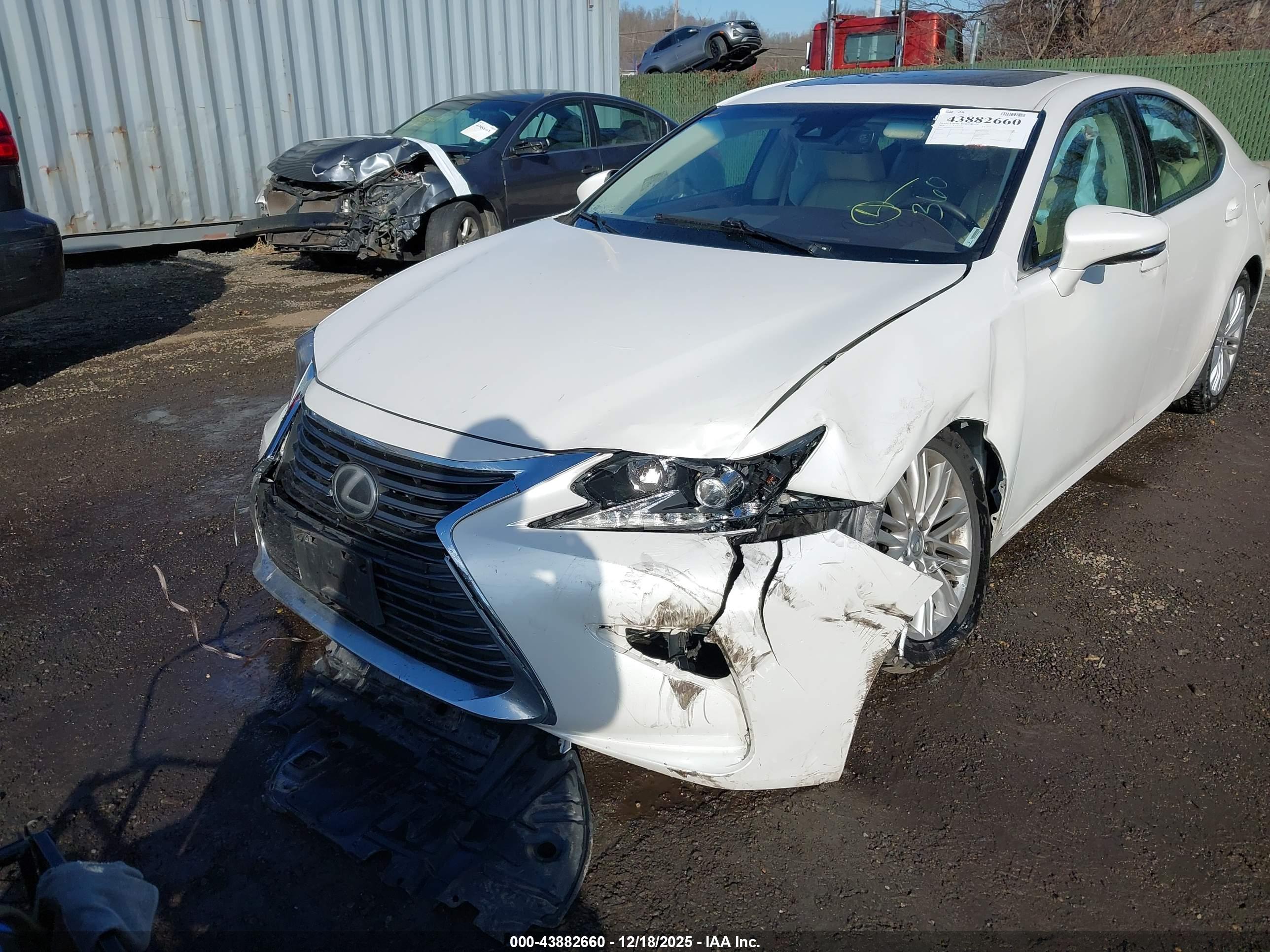 LEXUS ES image 6