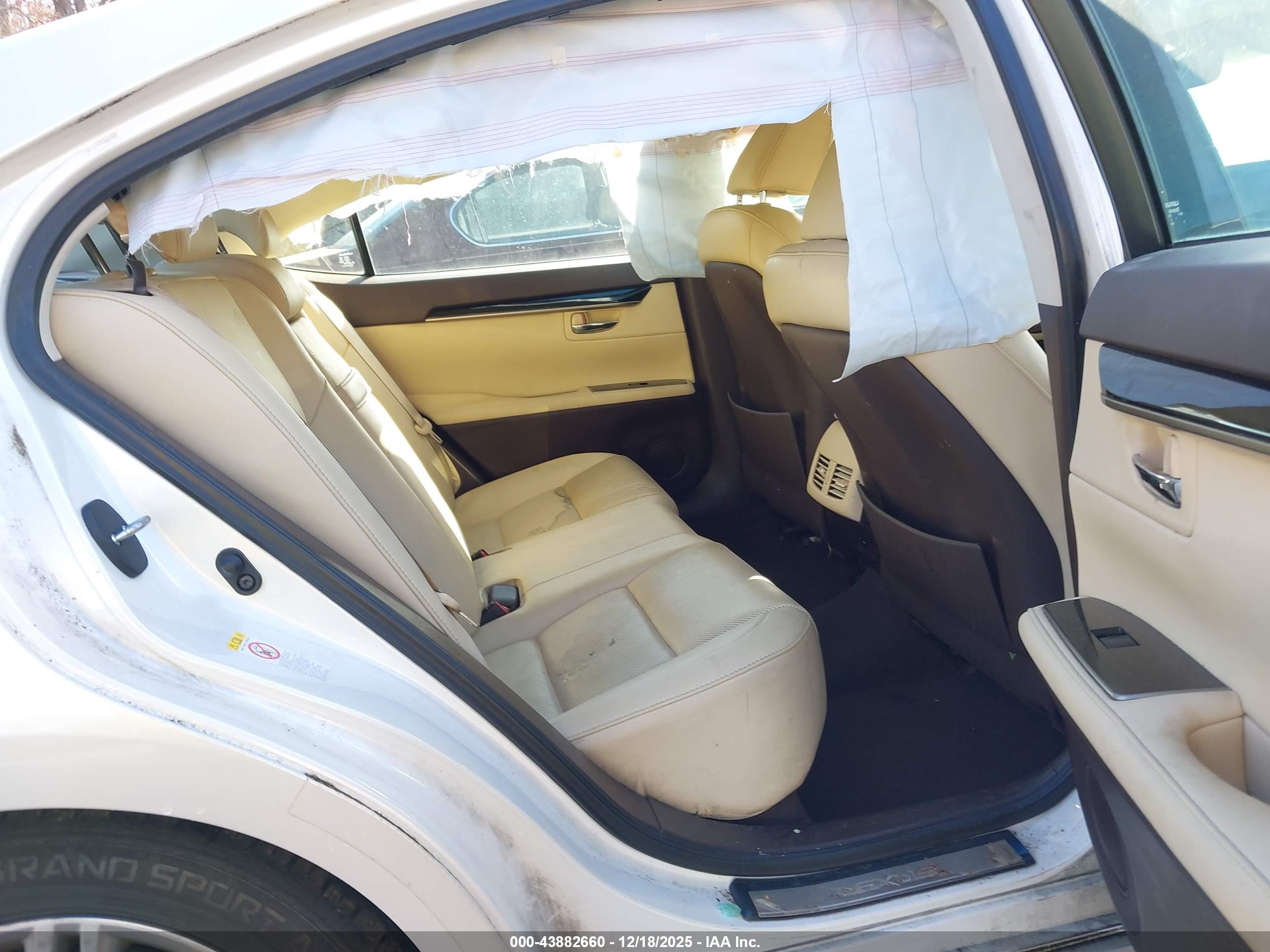LEXUS ES image 8