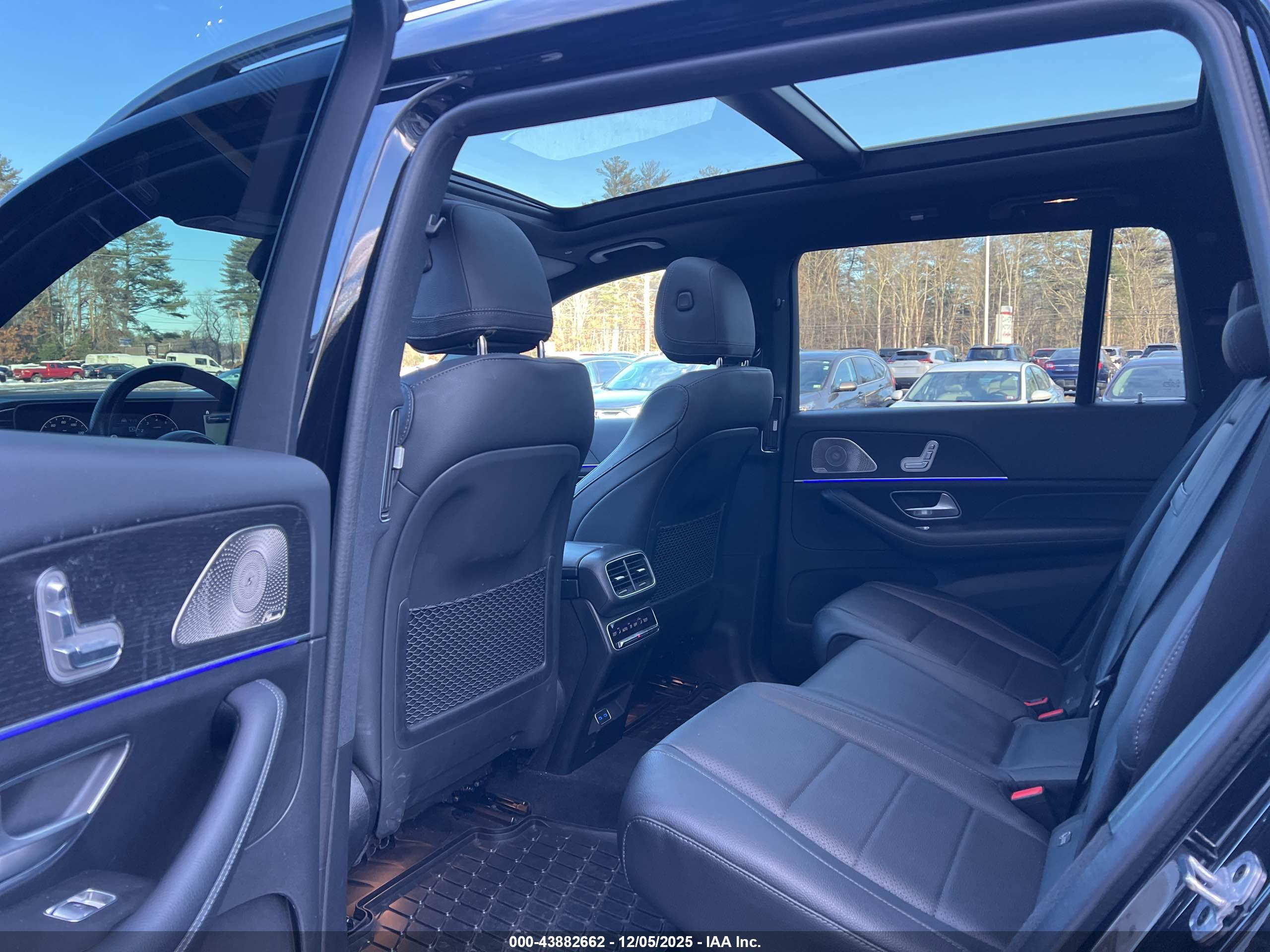 MERCEDES-BENZ GLS image 8