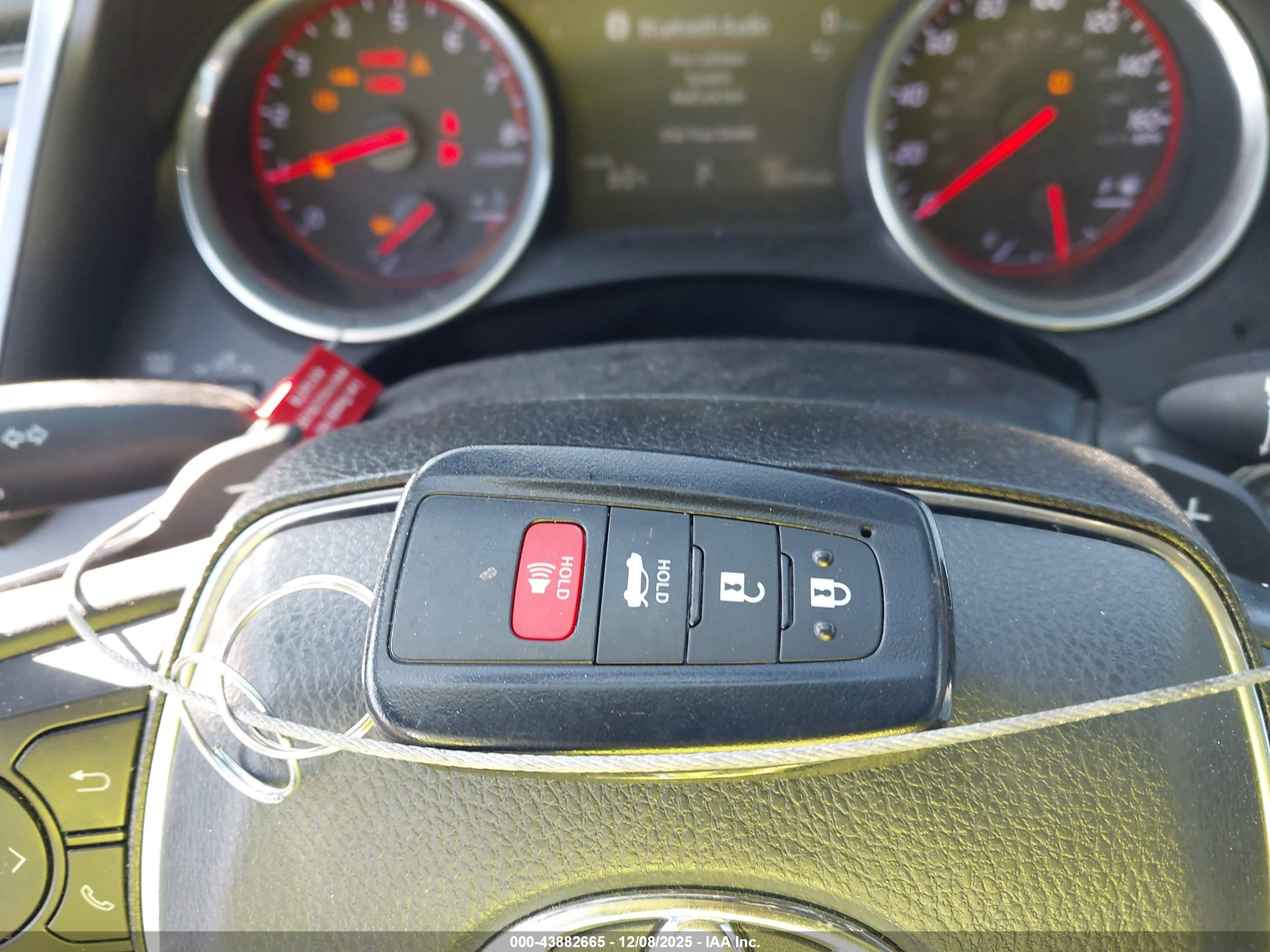 TOYOTA CAMRY image 11