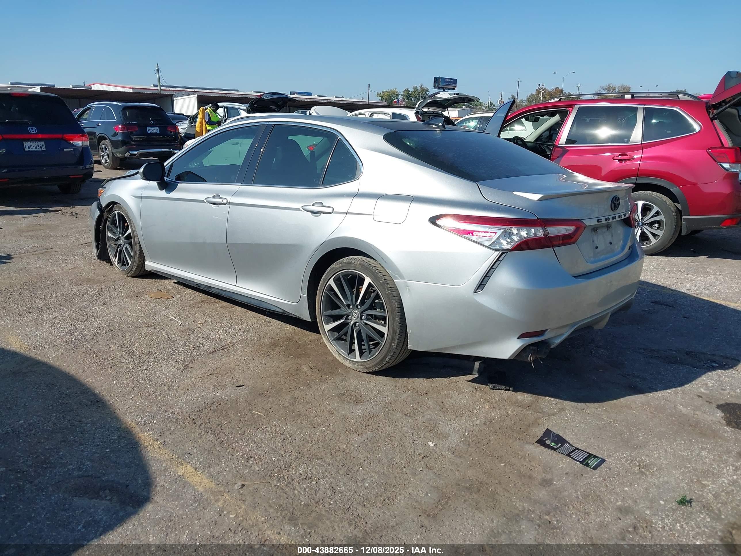 TOYOTA CAMRY image 3