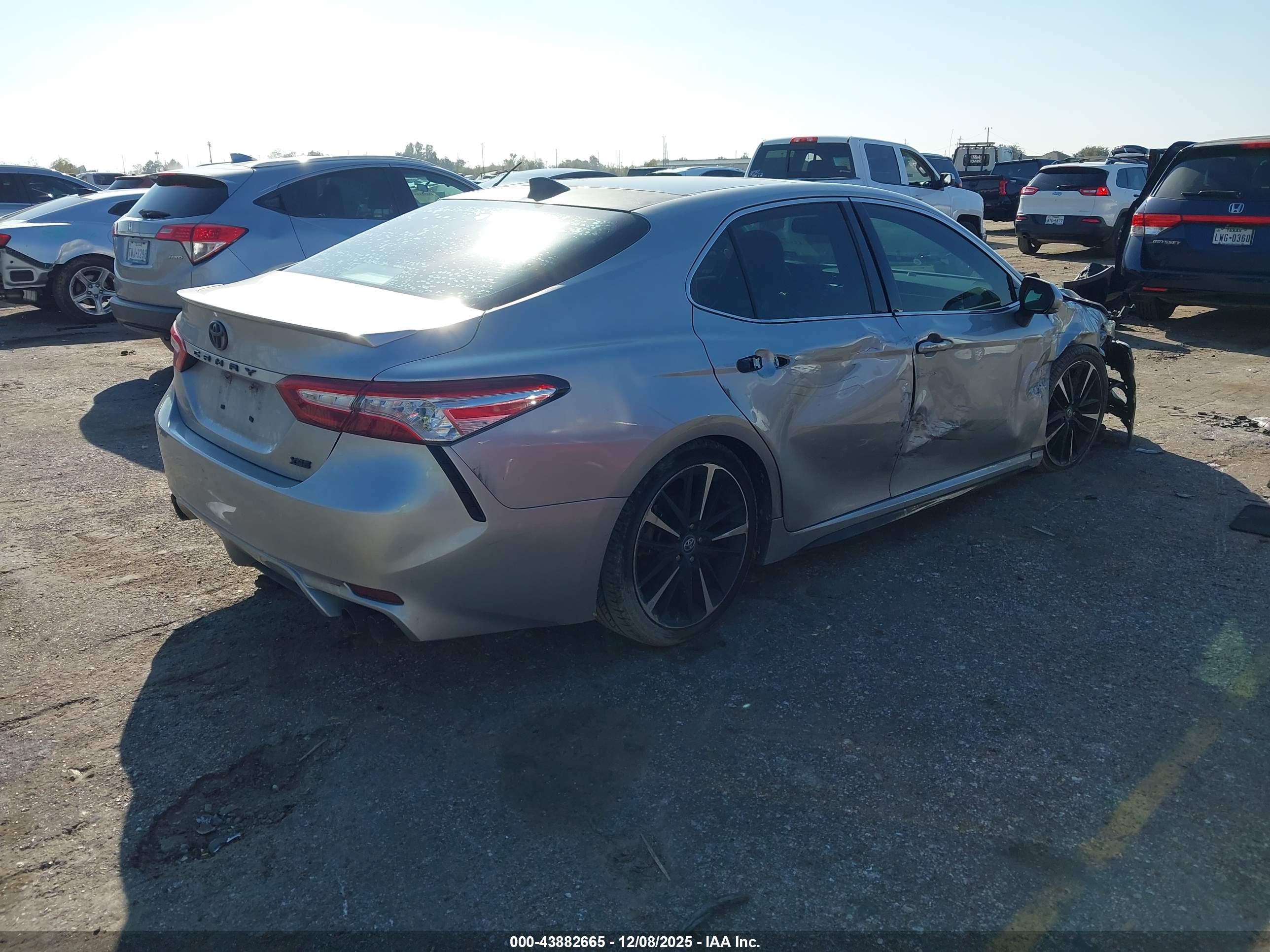 TOYOTA CAMRY image 4