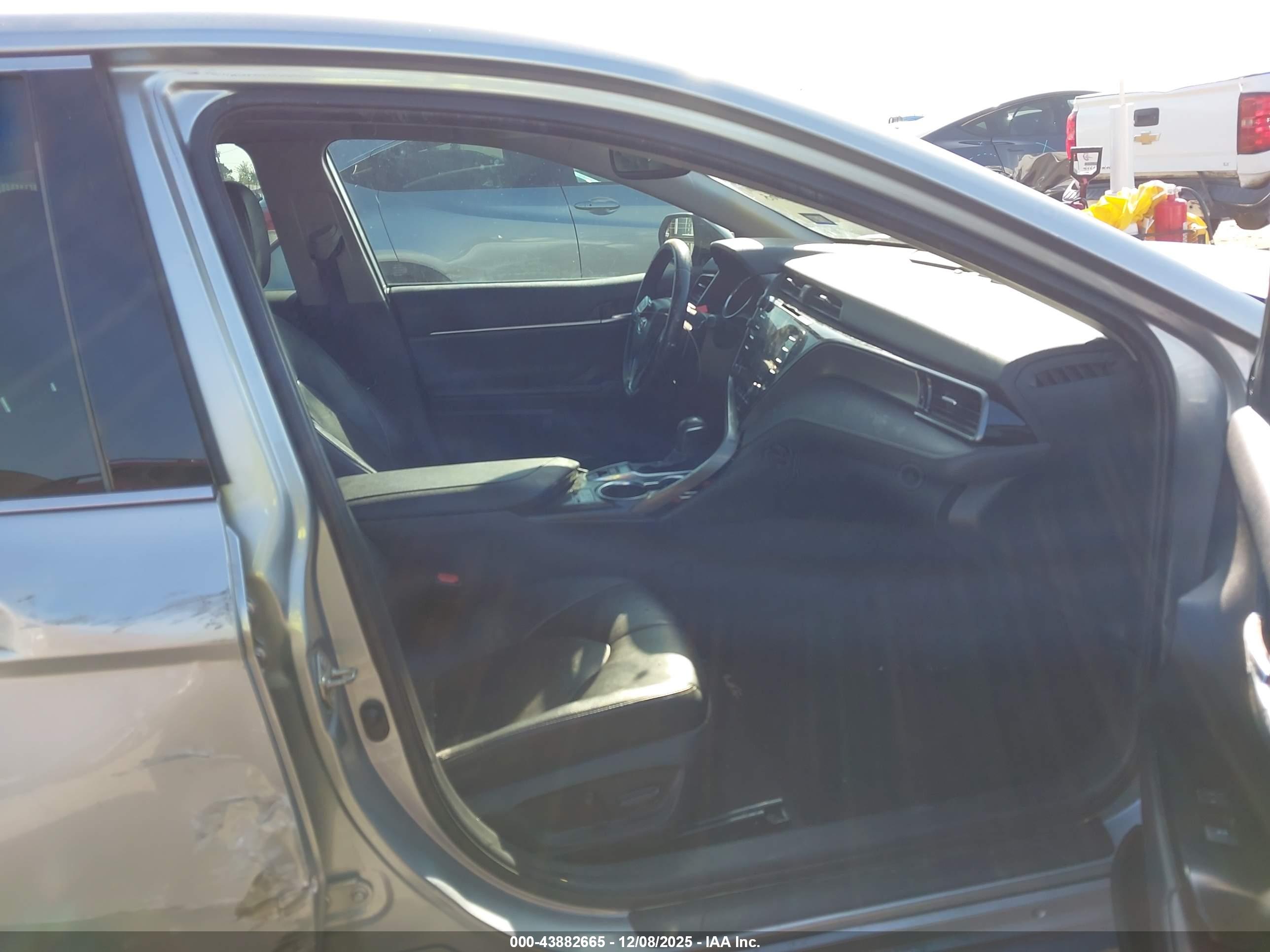 TOYOTA CAMRY image 5