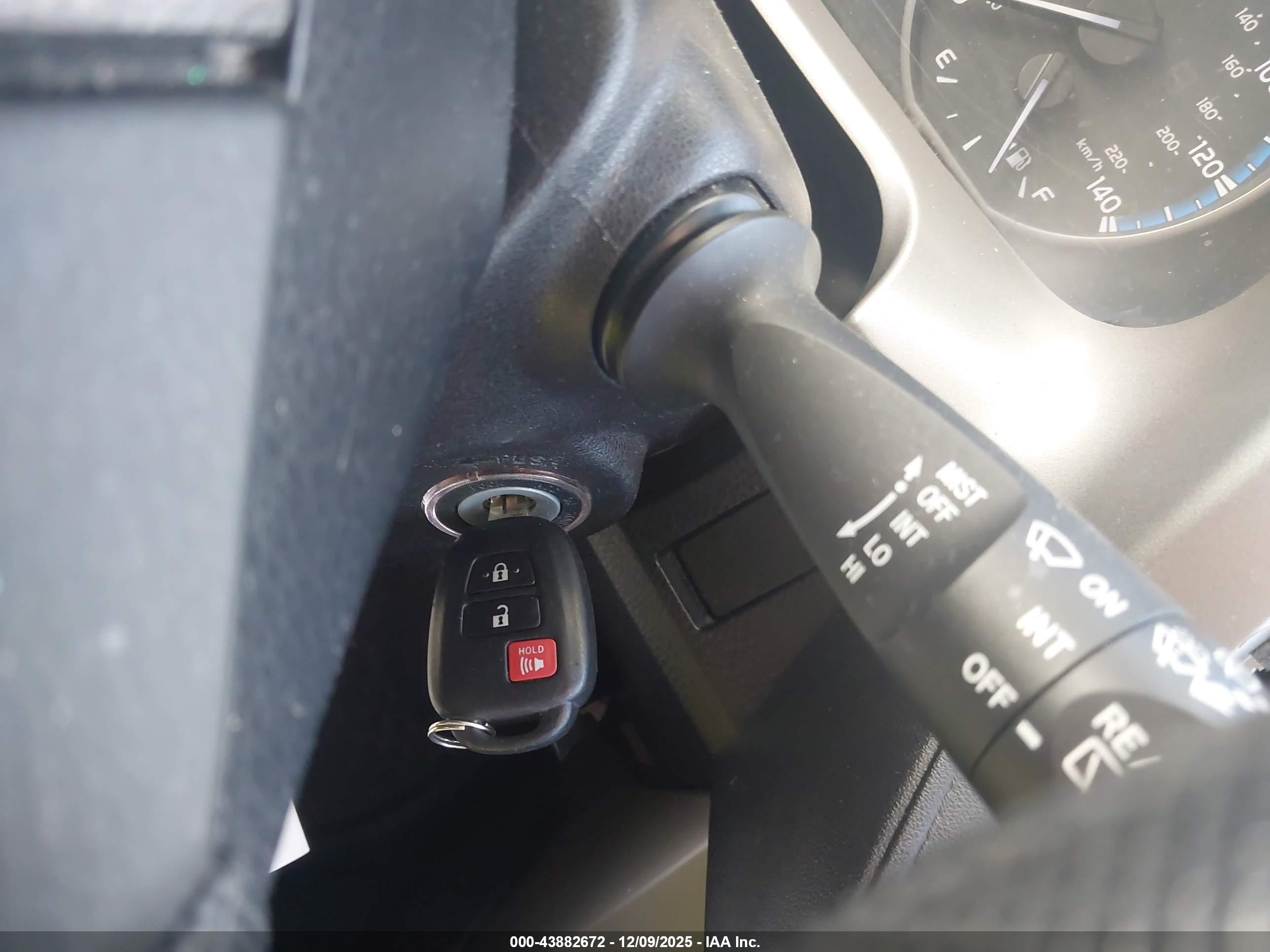 TOYOTA RAV4 image 11