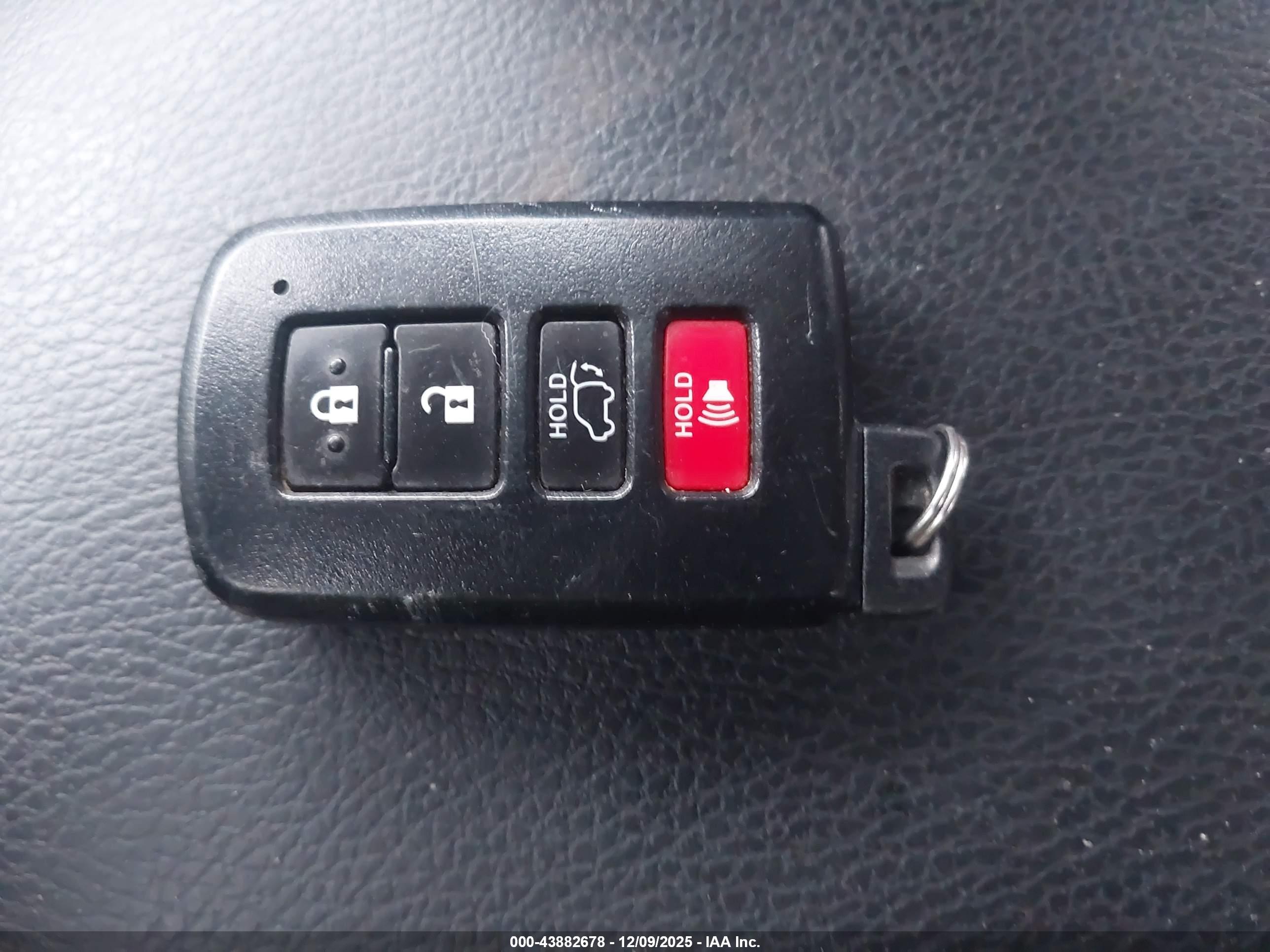 TOYOTA RAV4 image 11