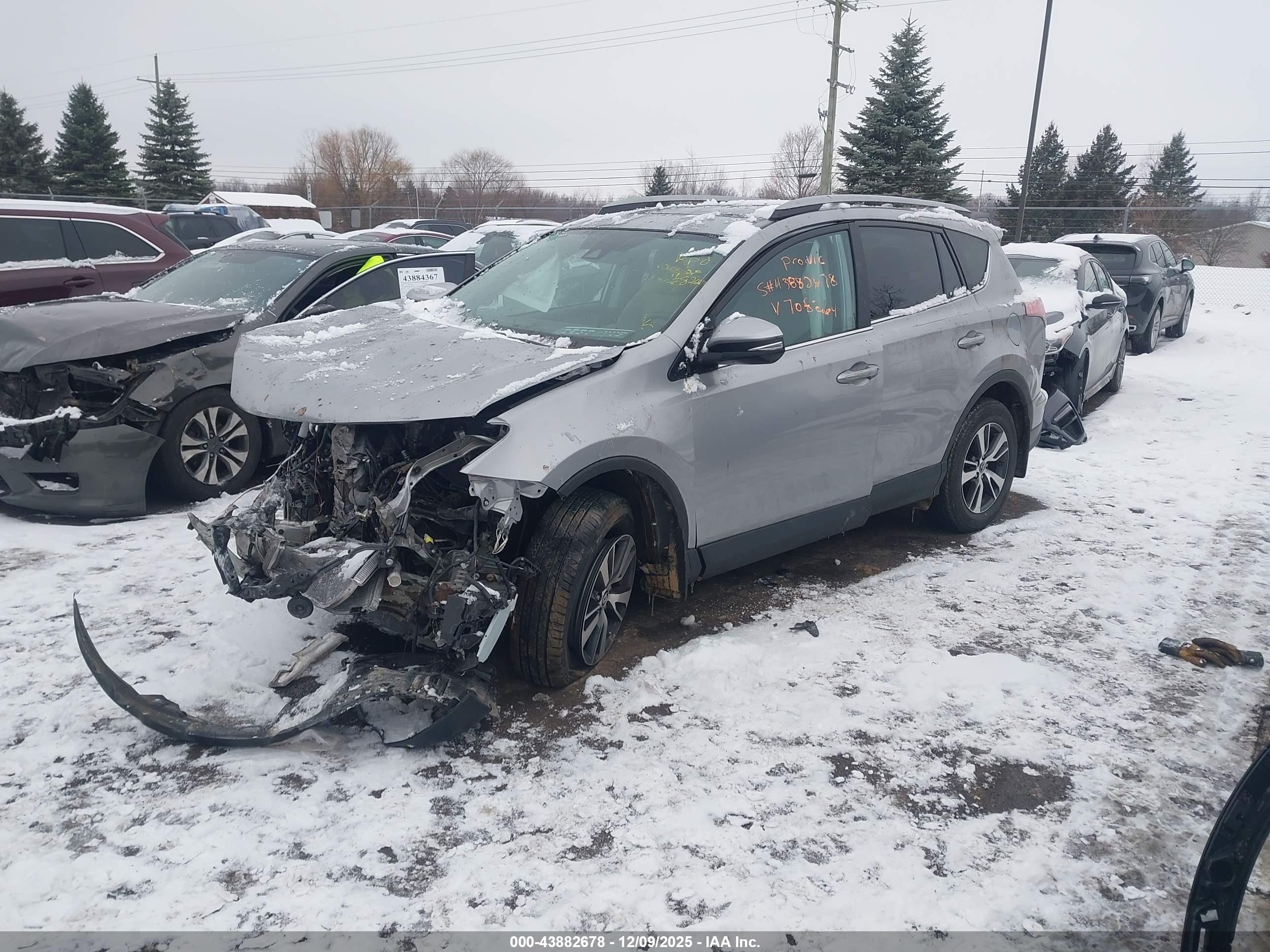 TOYOTA RAV4 image 2