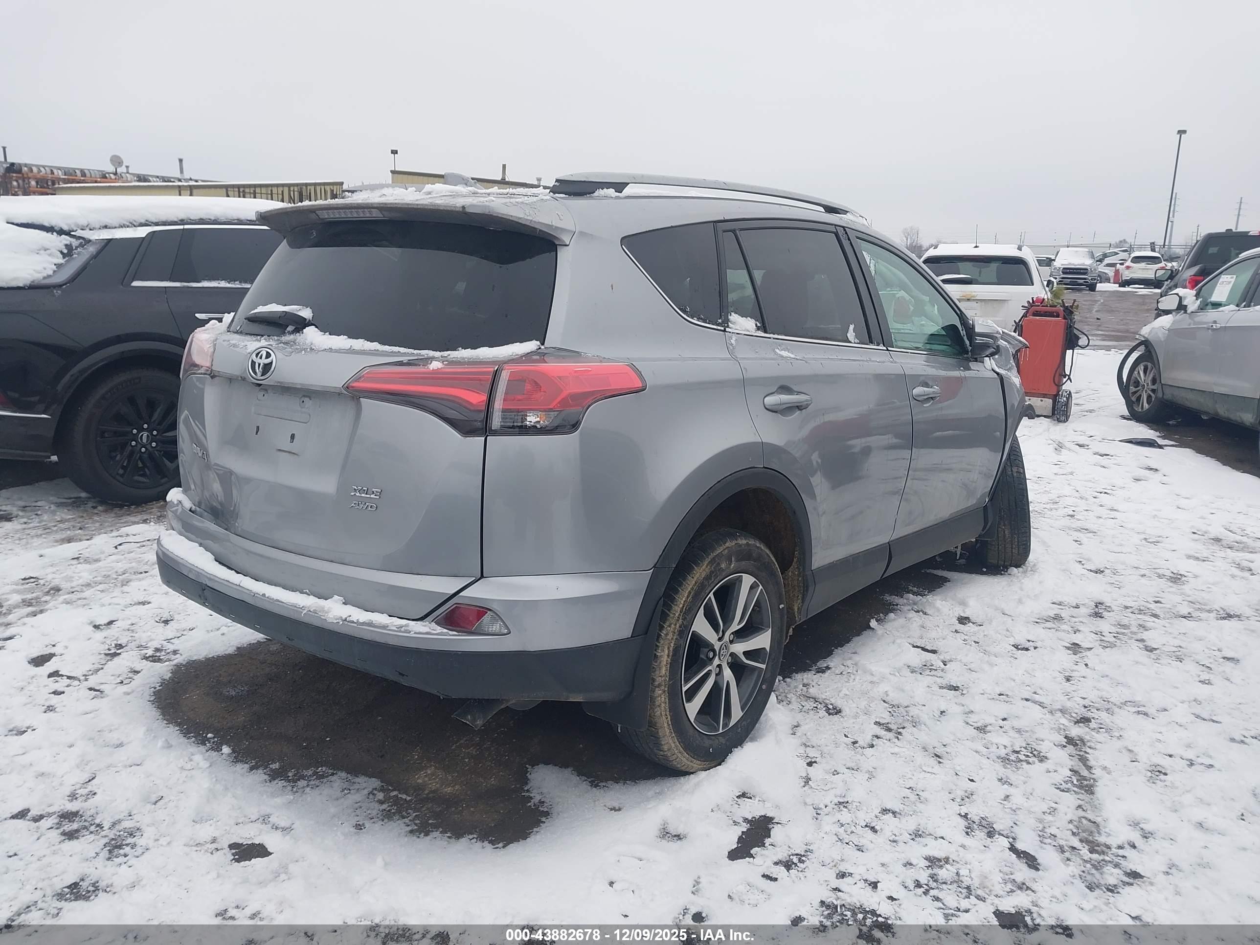 TOYOTA RAV4 image 4