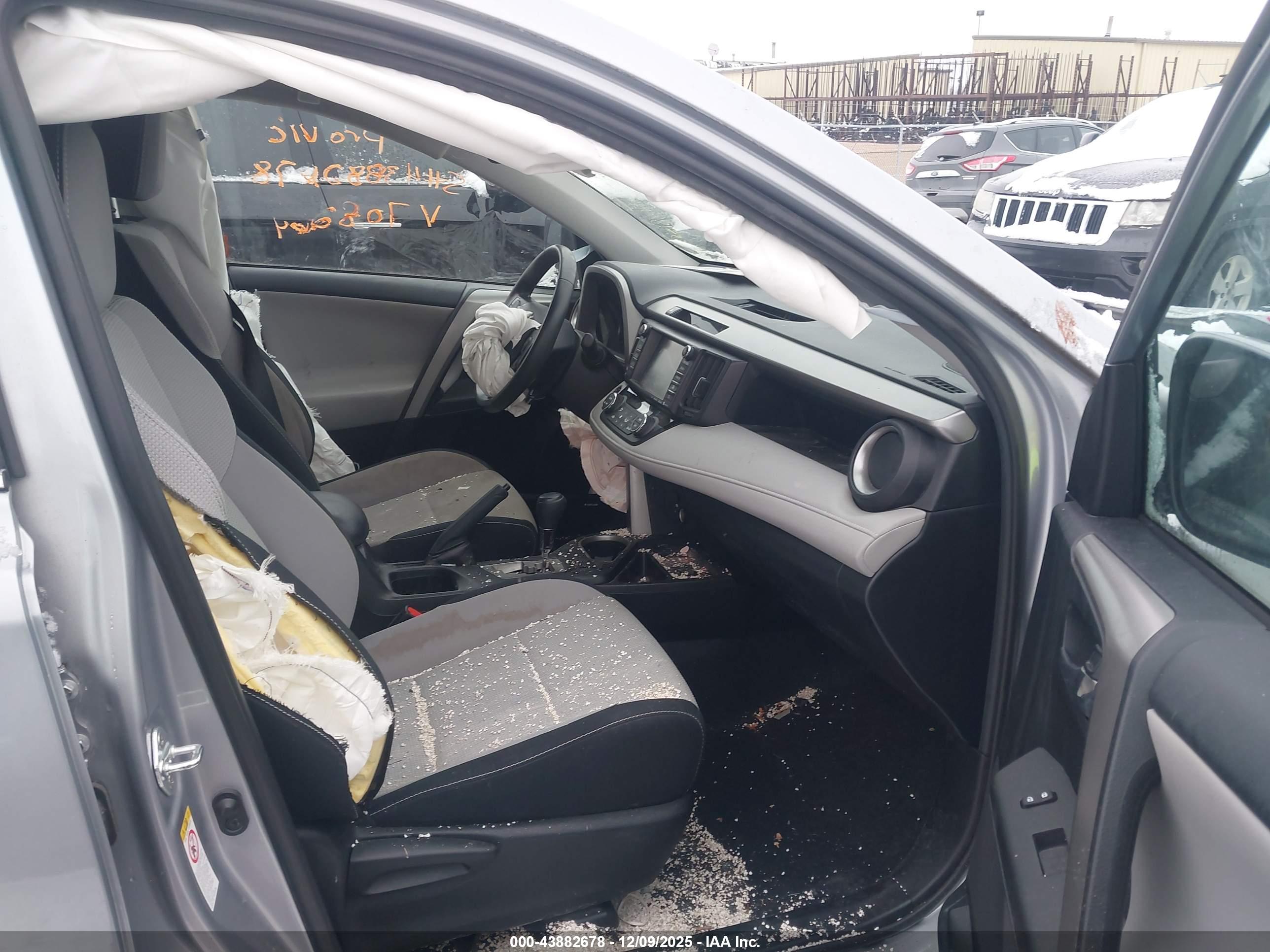 TOYOTA RAV4 image 5