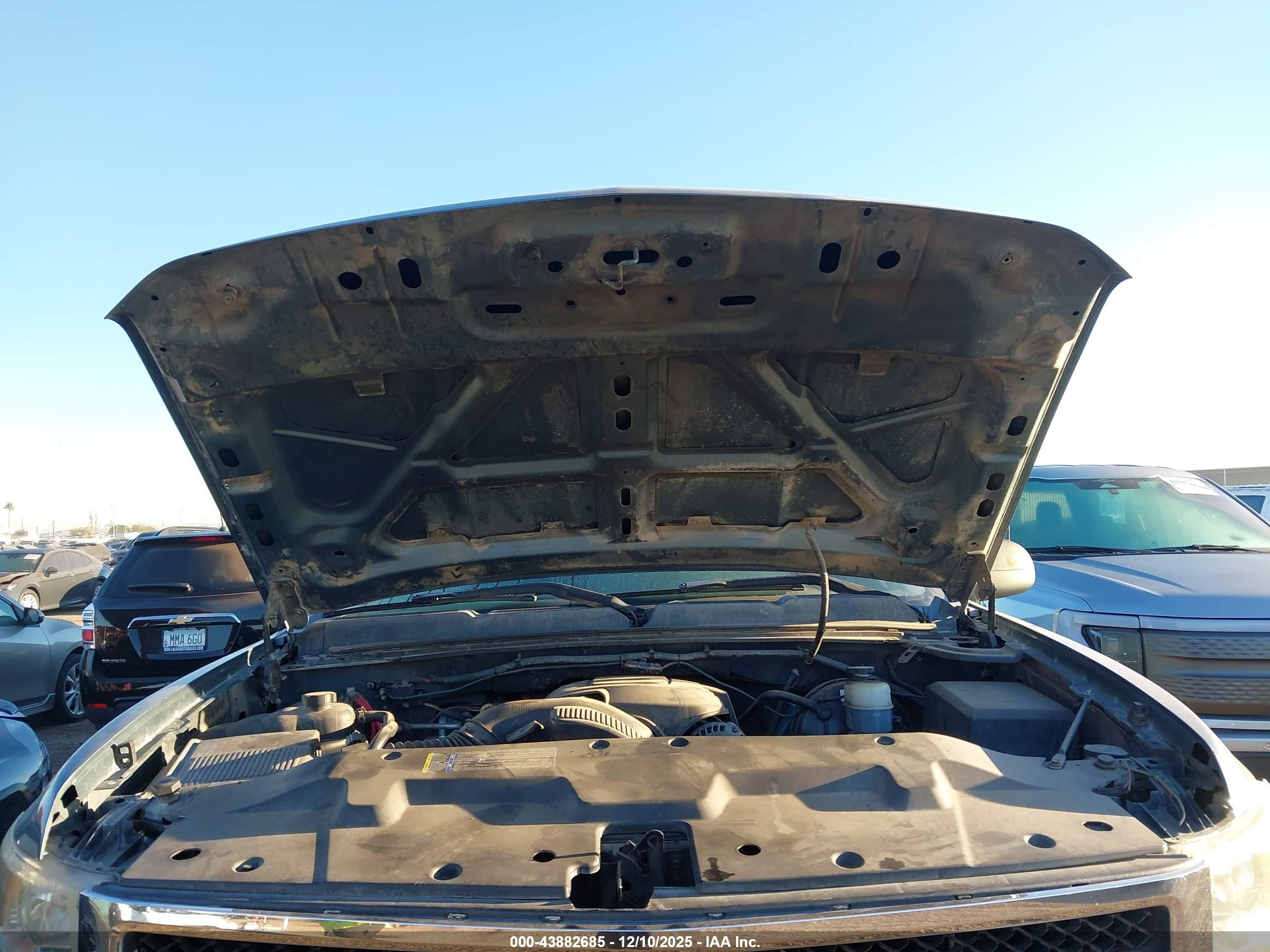 CHEVROLET SILVERADO image 10