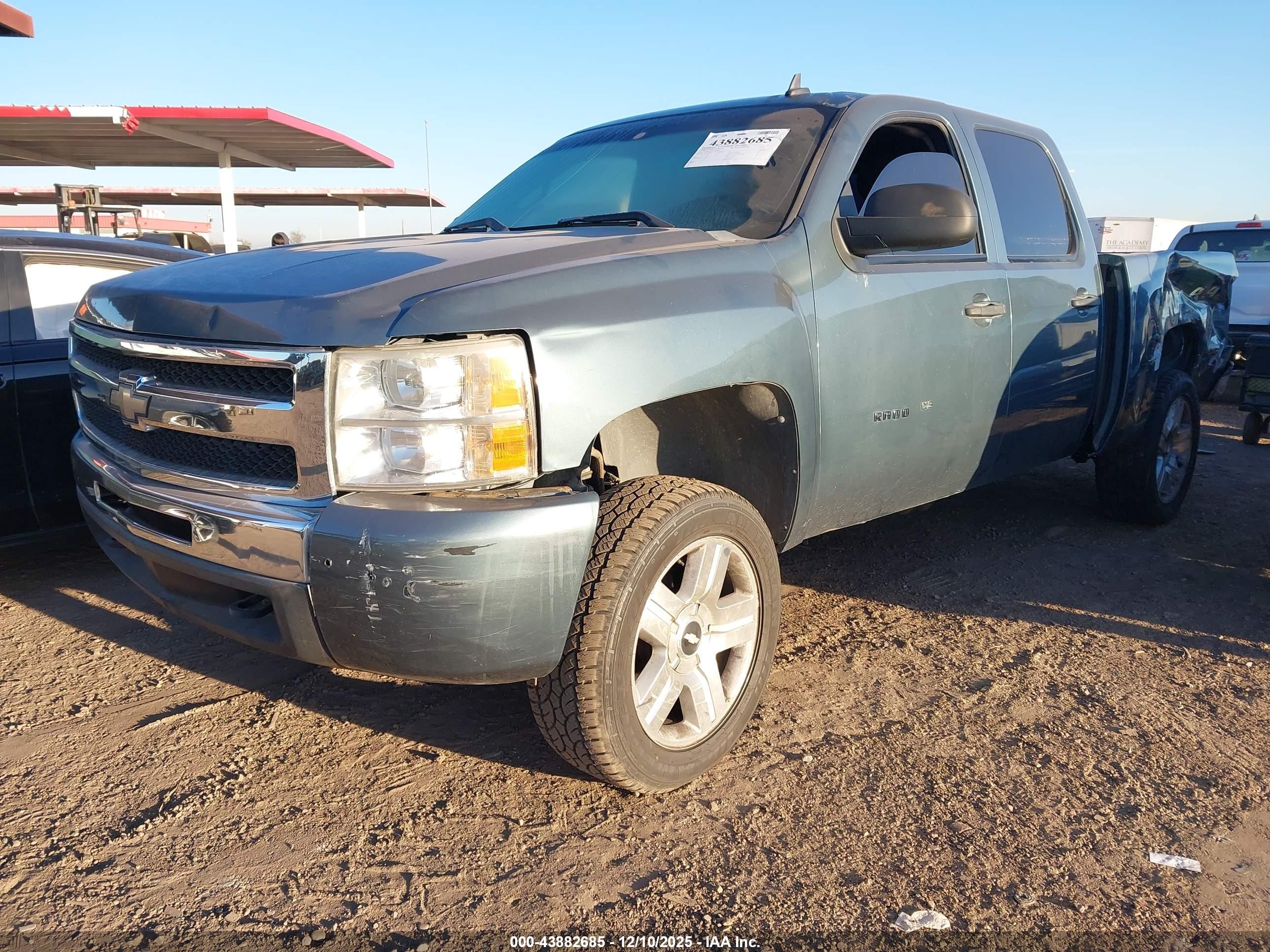 CHEVROLET SILVERADO image 2