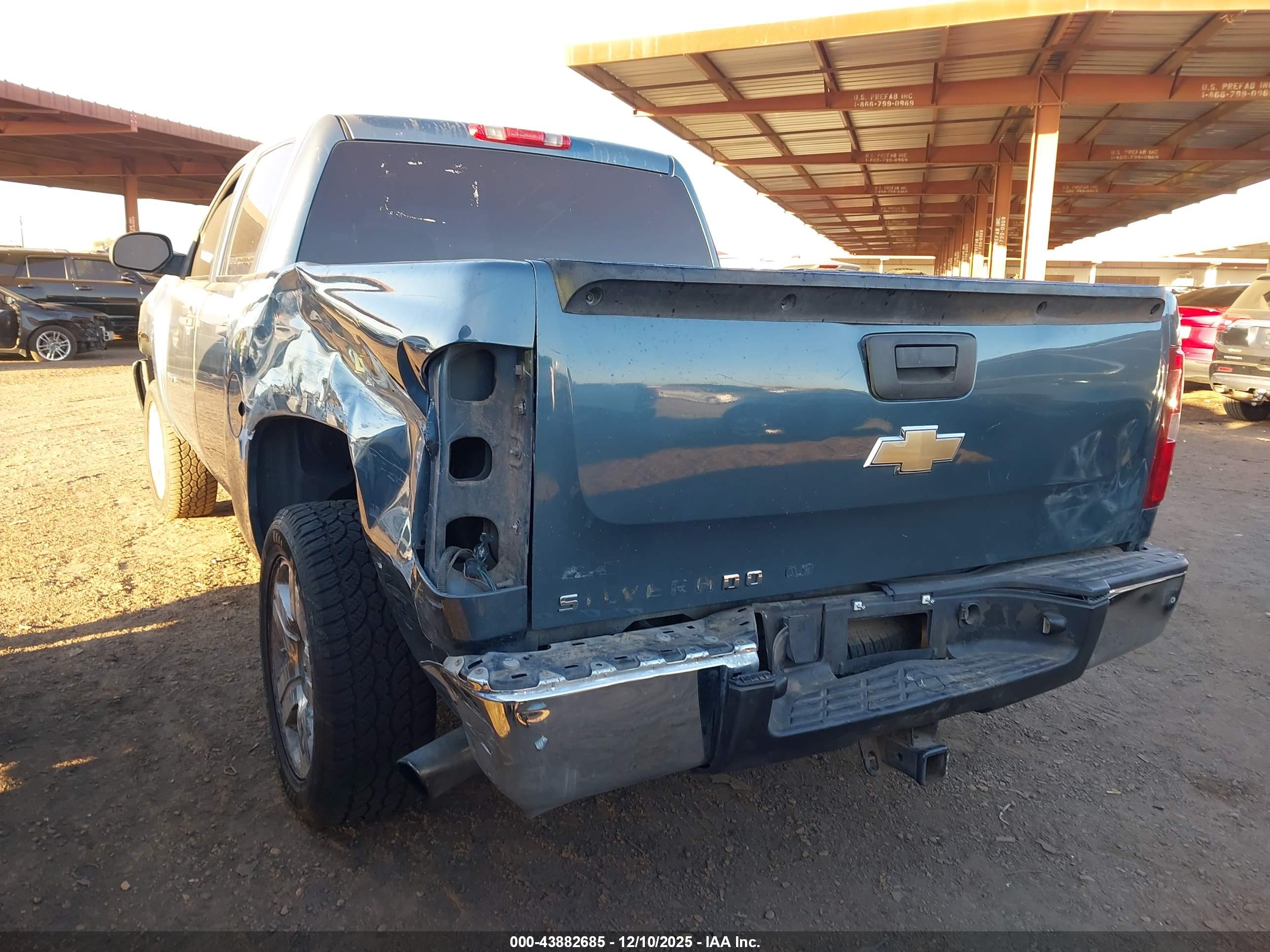 CHEVROLET SILVERADO image 3