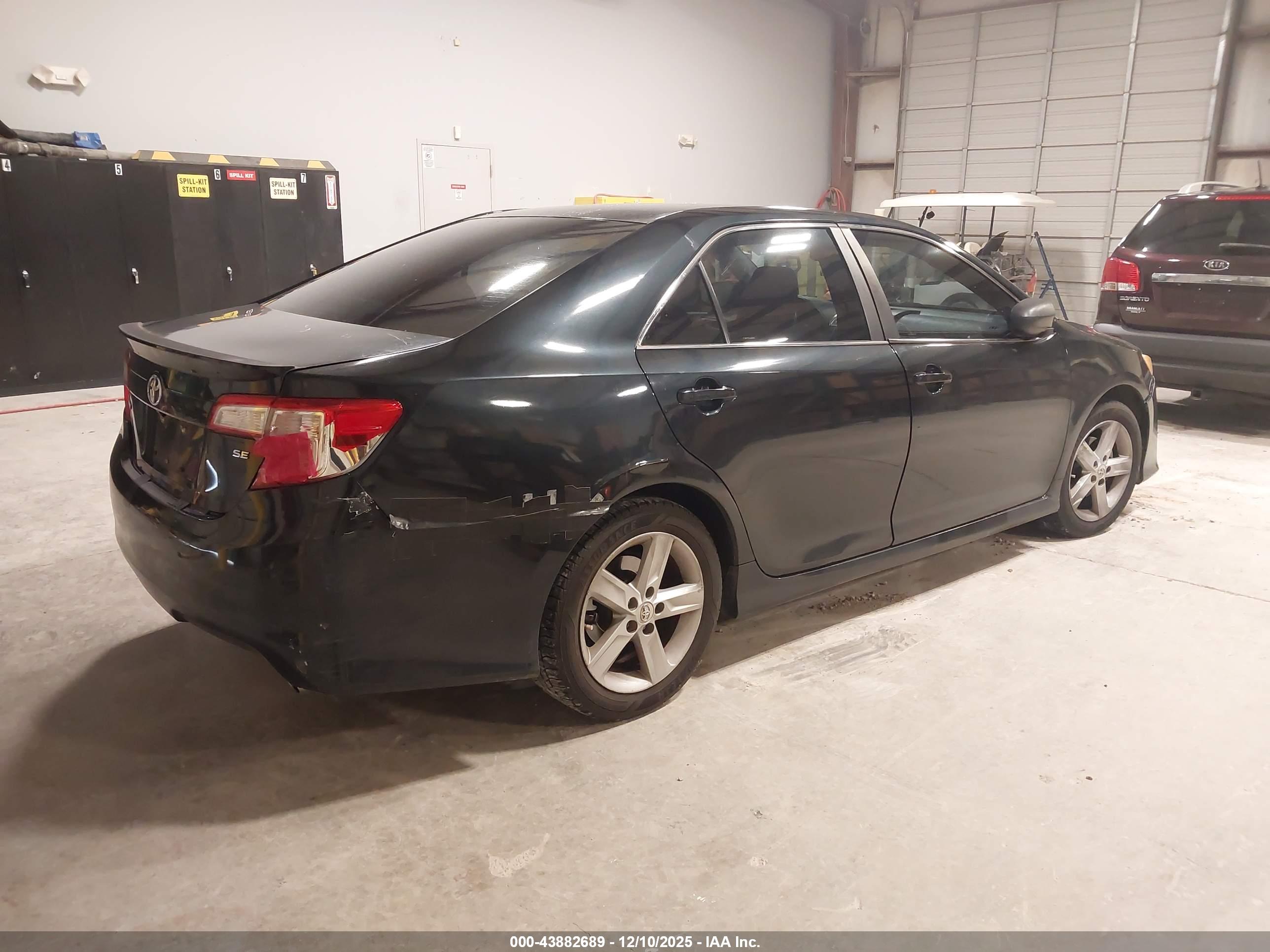 TOYOTA CAMRY image 4