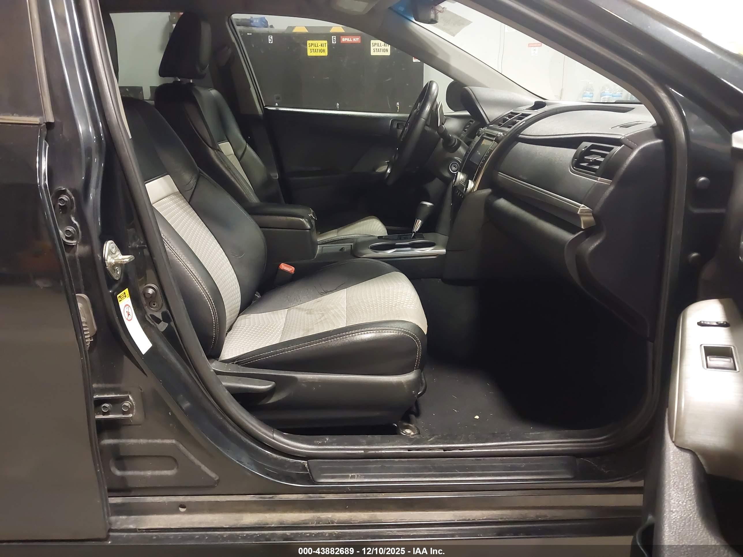 TOYOTA CAMRY image 5
