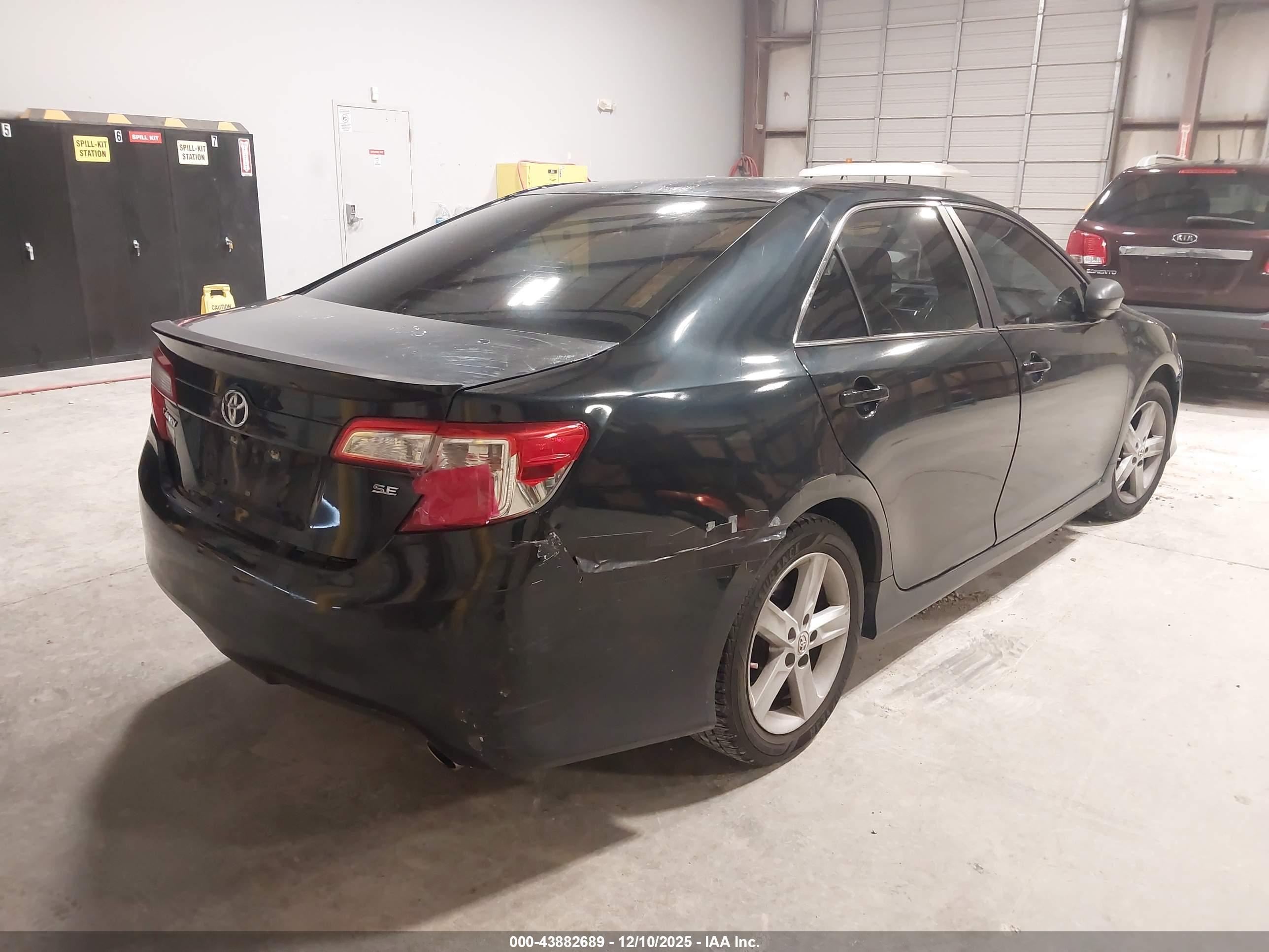 TOYOTA CAMRY image 6