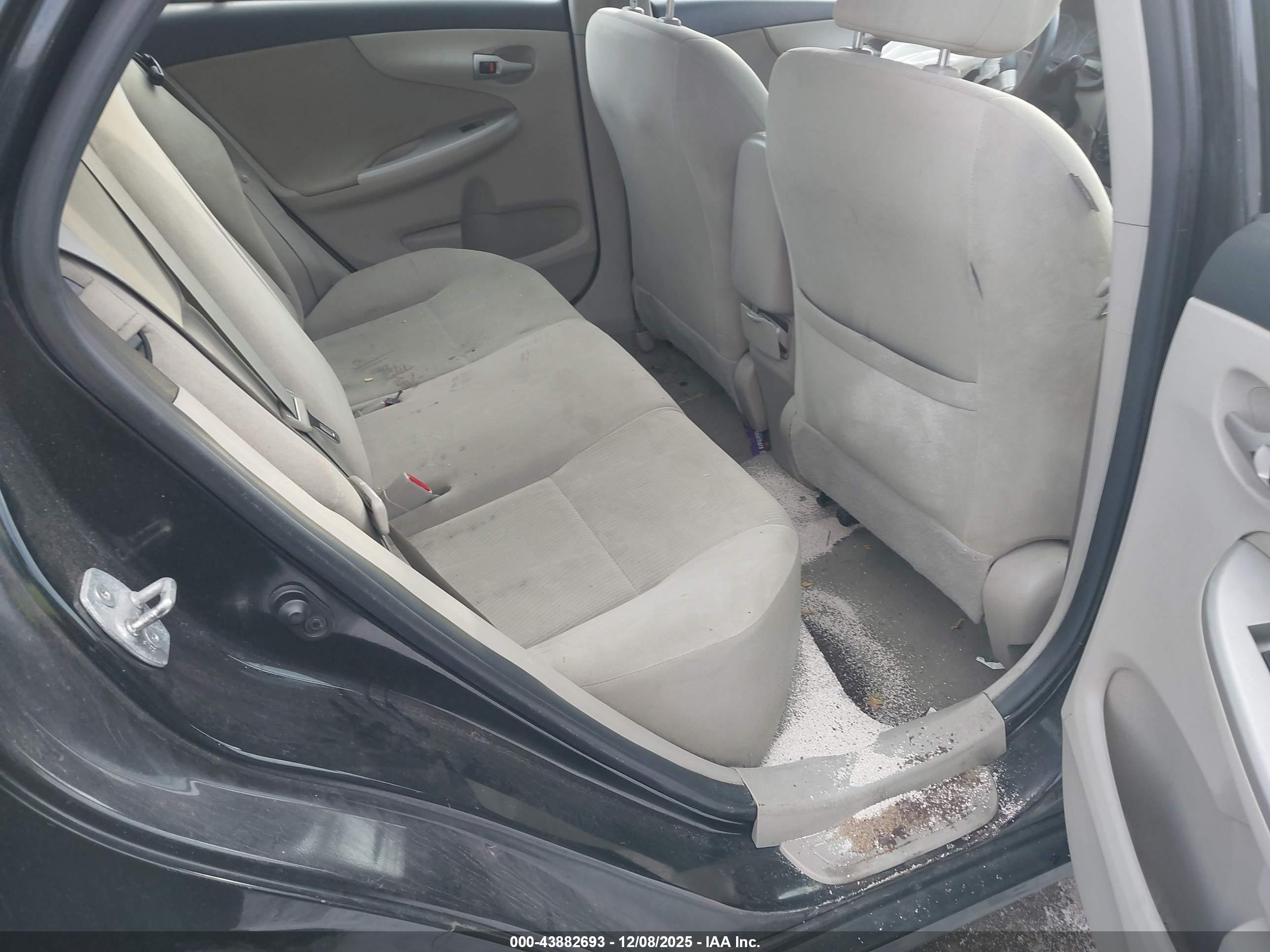 TOYOTA COROLLA image 8