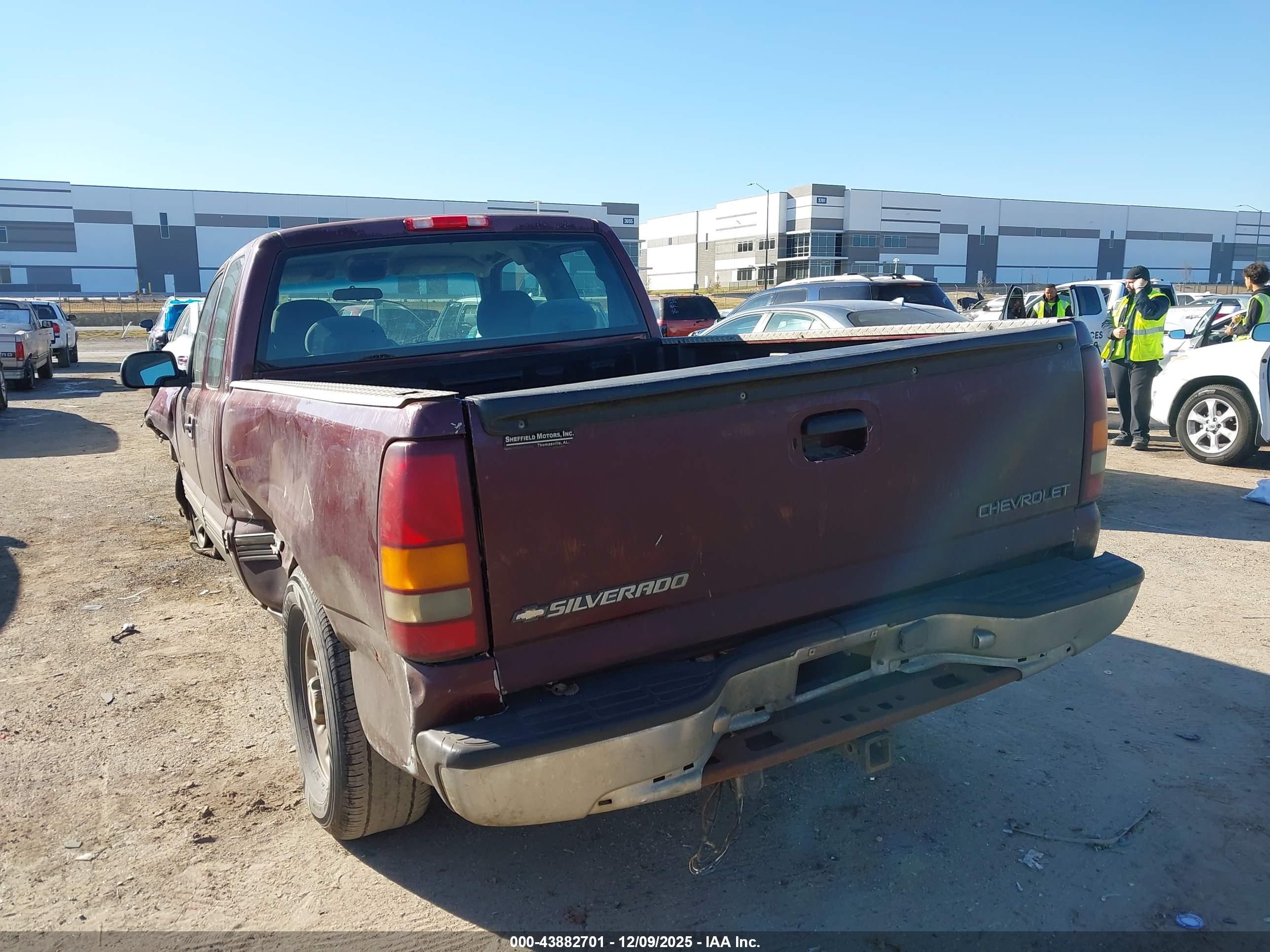 CHEVROLET SILVERADO image 3