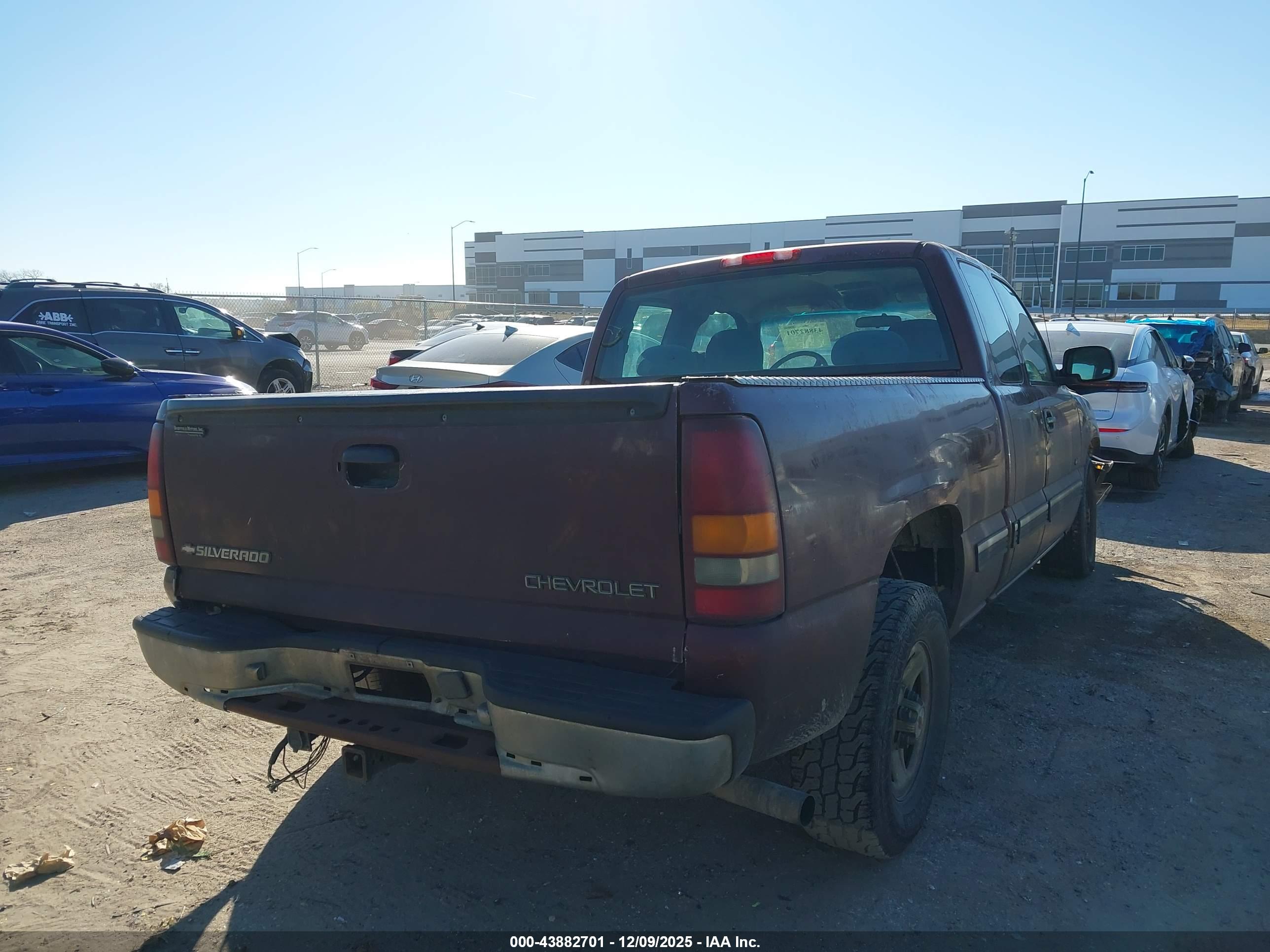 CHEVROLET SILVERADO image 4