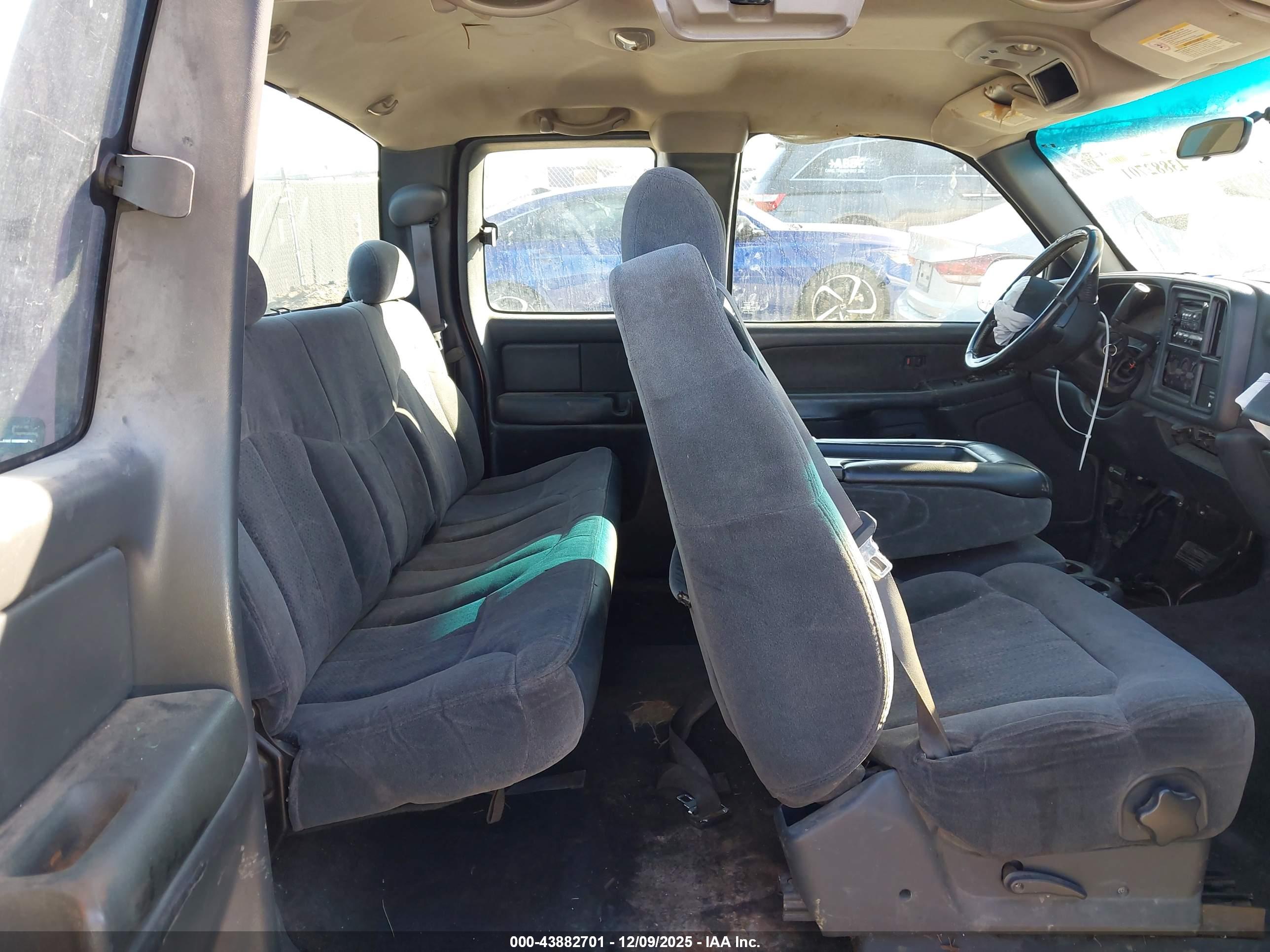 CHEVROLET SILVERADO image 8